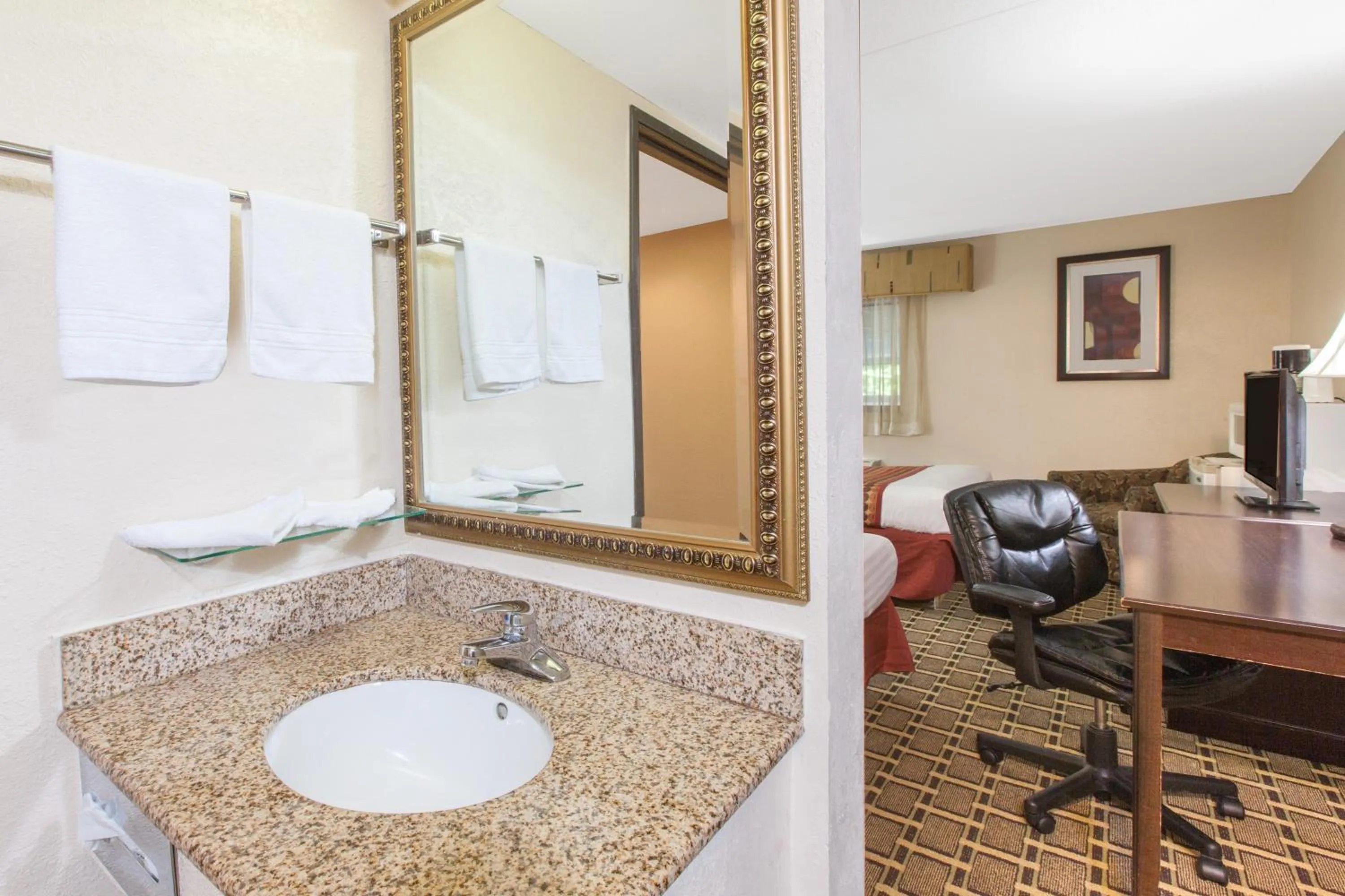 King Room - Mobility Access/Non-Smoking in Days Inn & Suites by Wyndham Madison Heights MI
