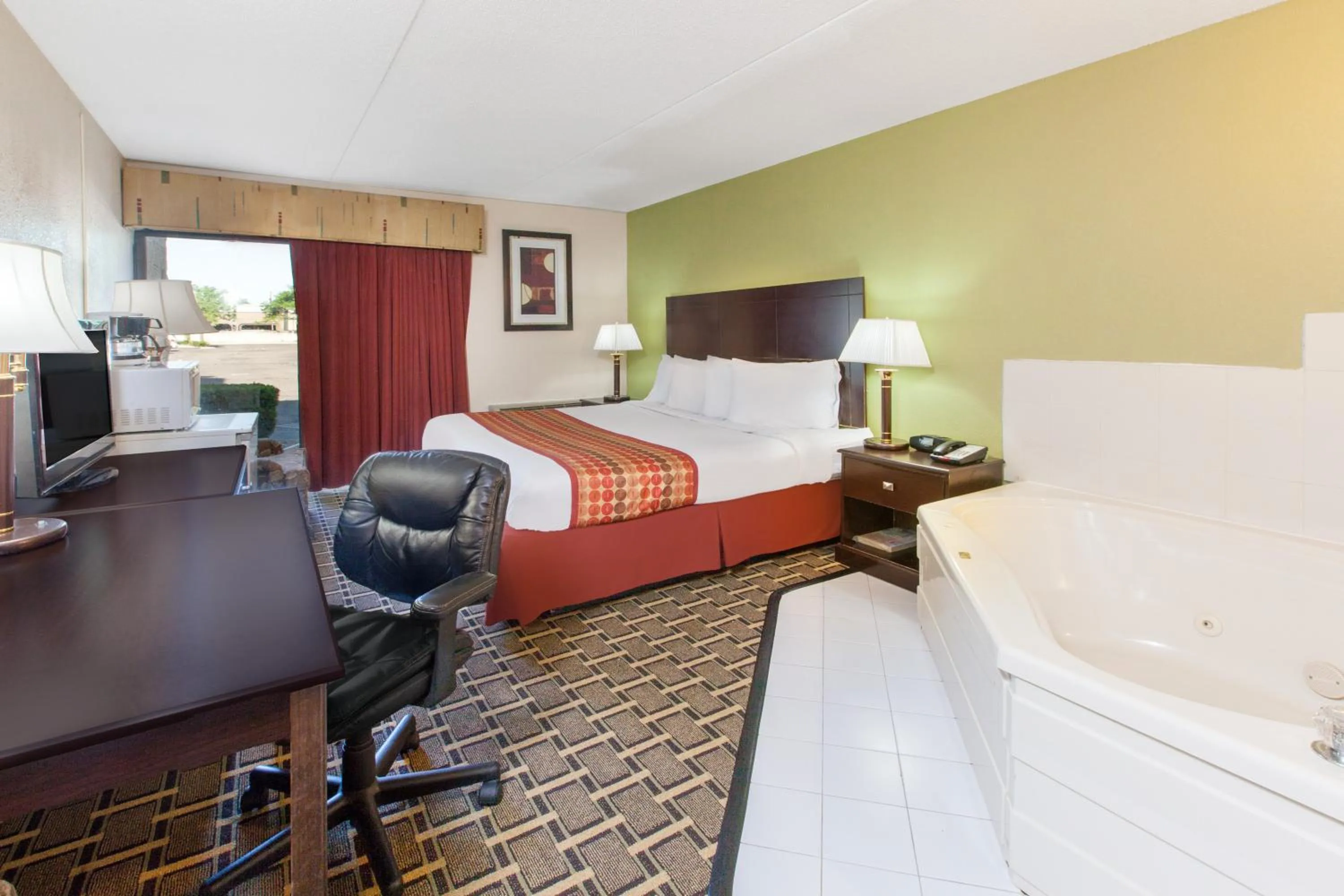 Deluxe King Room - Non-Smoking in Days Inn & Suites by Wyndham Madison Heights MI
