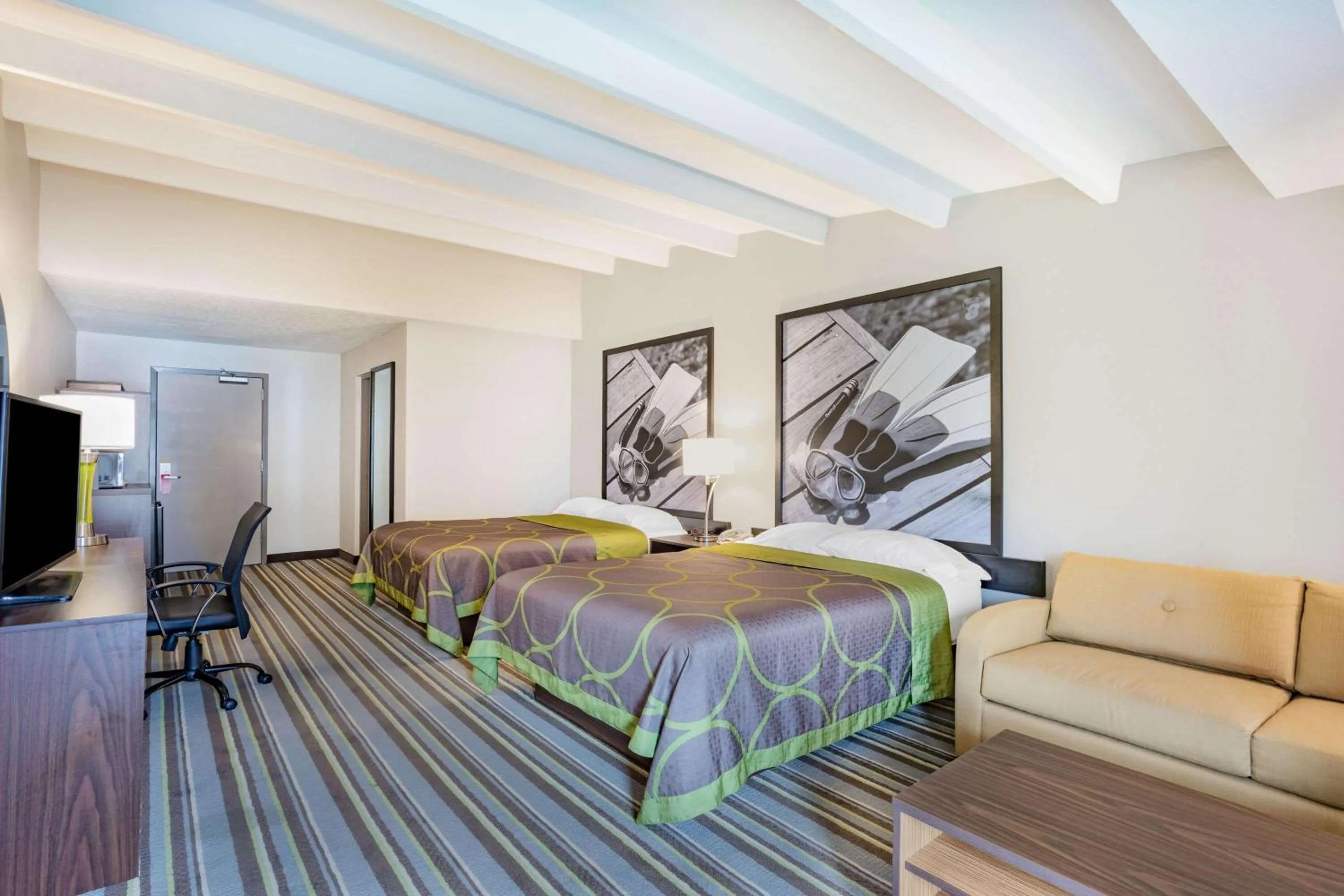 King/Queen Room - Non-Smoking in Super 8 by Wyndham Melbourne