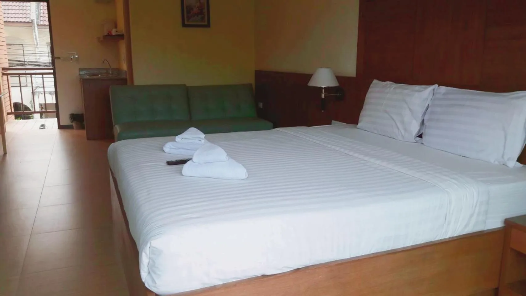 Deluxe Double Room with Balcony in The Icon Place 2 @ Nurn Plub Wan