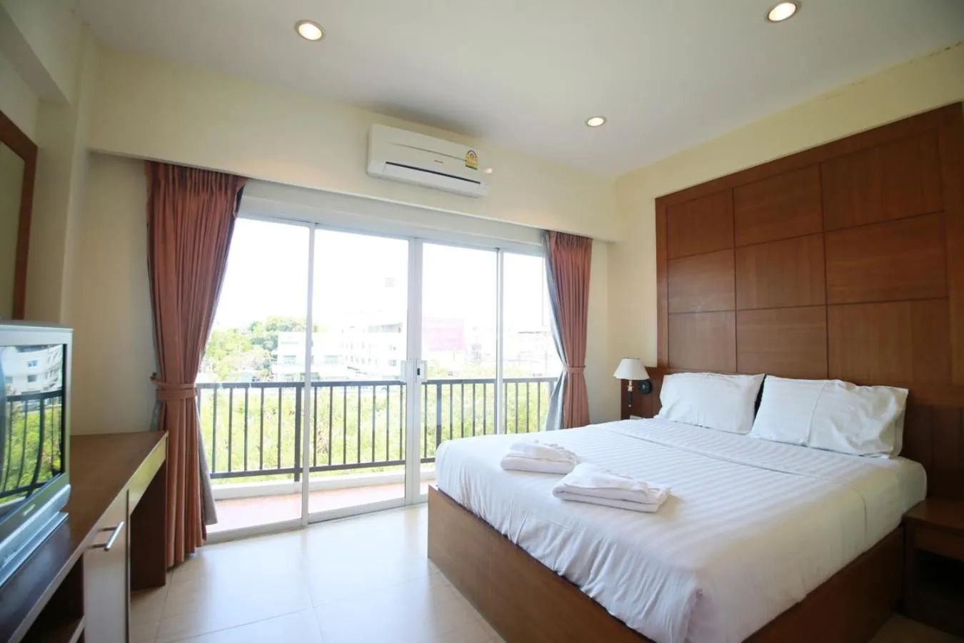 Superior Double Room in The Icon Place 2 @ Nurn Plub Wan