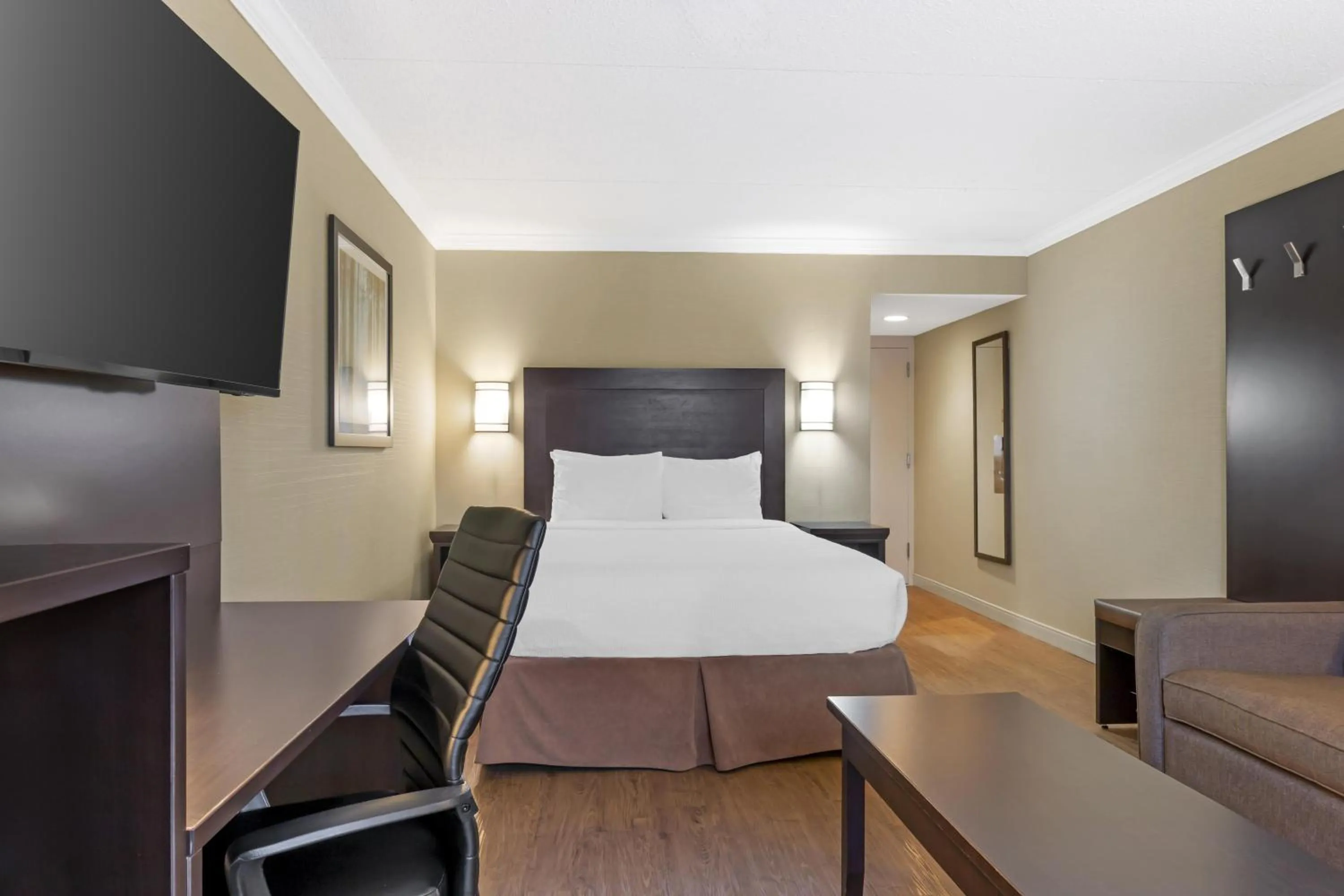 Queen Room – Queen Bed with Sofa Bed Second Floor in Best Western Plus Dryden Hotel and Conference Centre