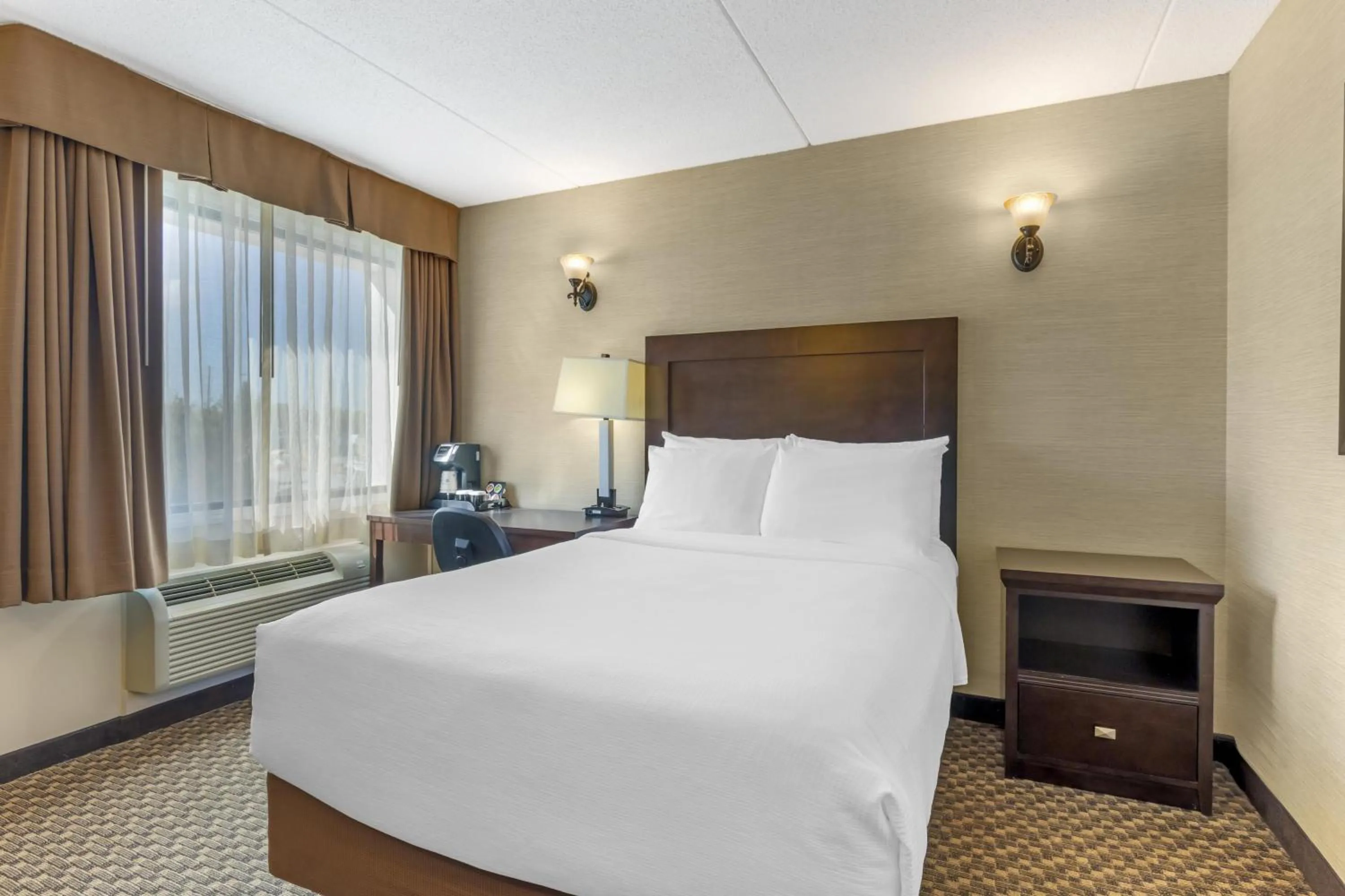 Double Room with Work Desk - Non-Smoking in Best Western Plus Dryden Hotel and Conference Centre