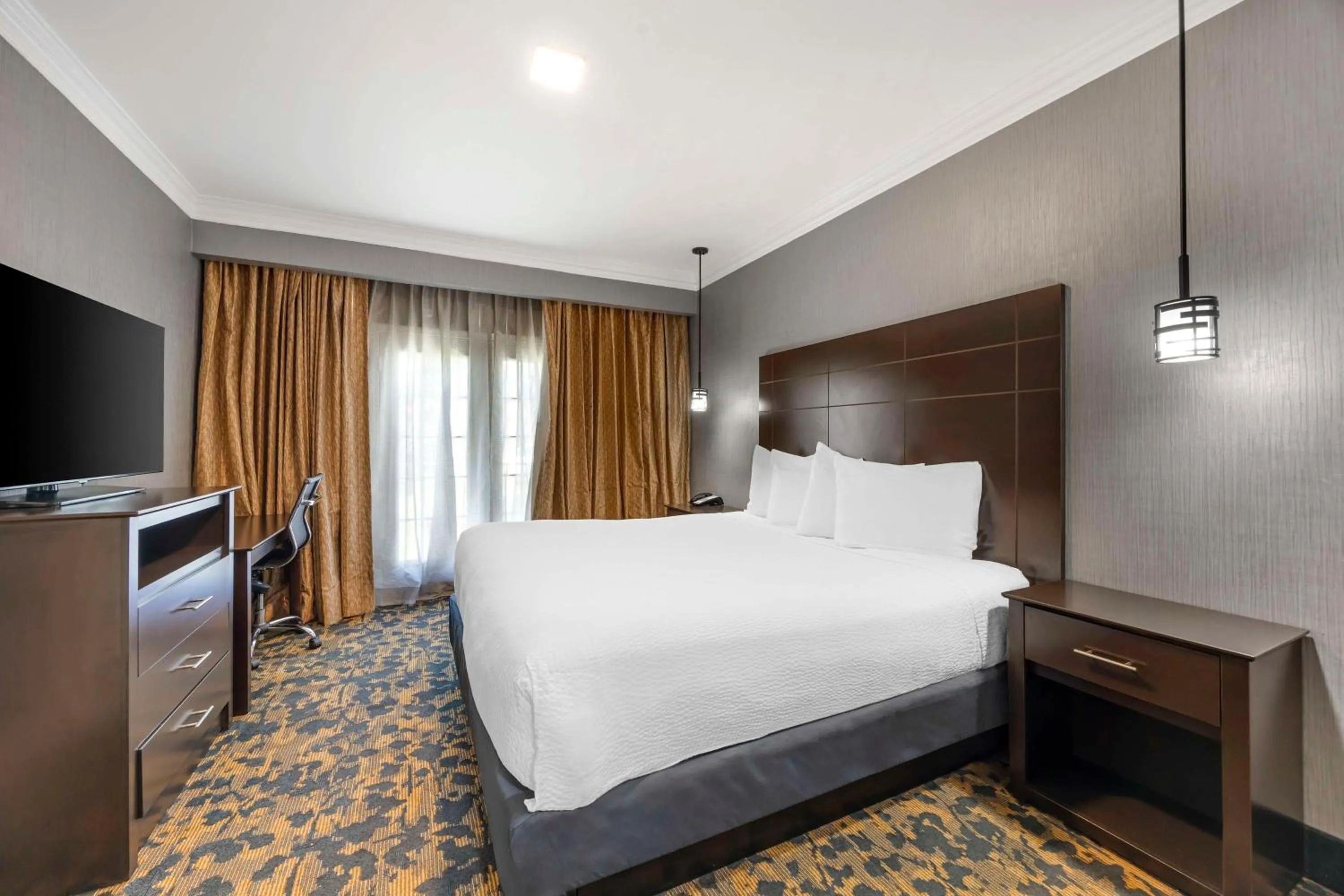 King Room with Bath Tub - Disability Access/Non-Smoking in Best Western Brentwood