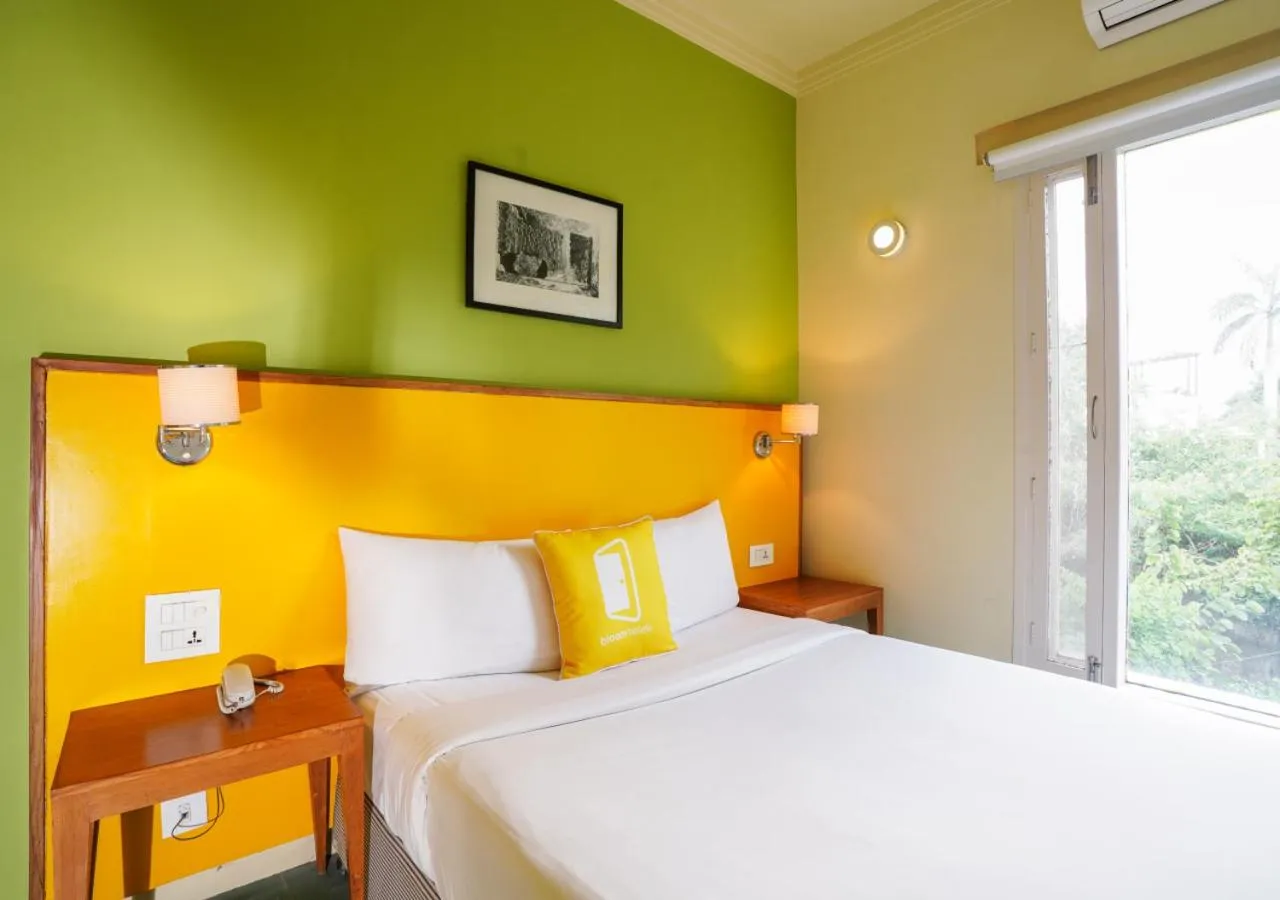 Deluxe King Room - single occupancy in Bloom Boutique l Signature Towers