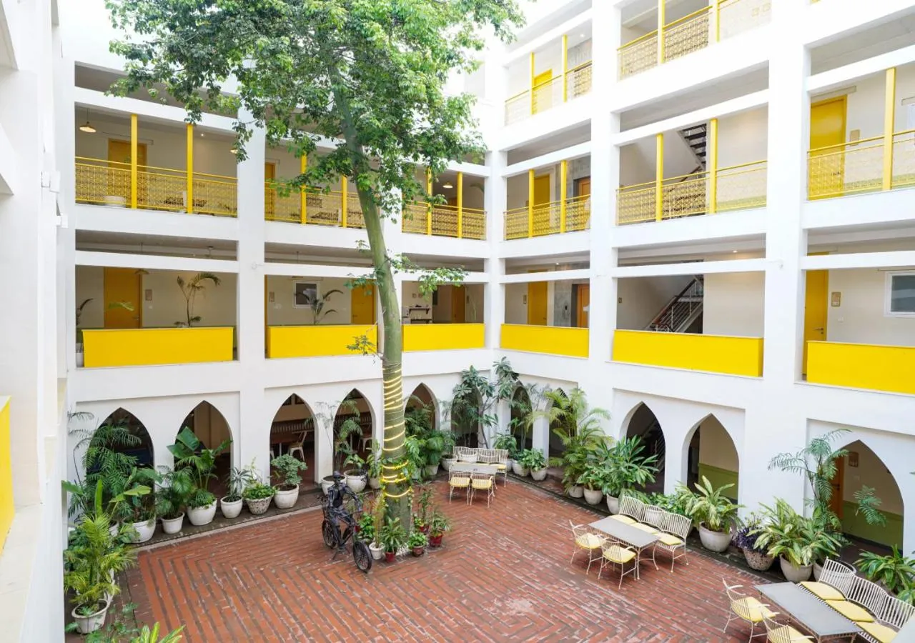 Bloom Boutique l Signature Towers