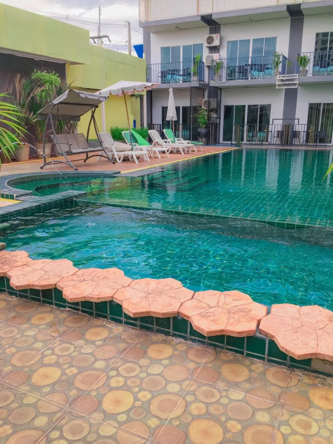 Deluxe Twin Room with Pool View in Anantra Pattaya Resort