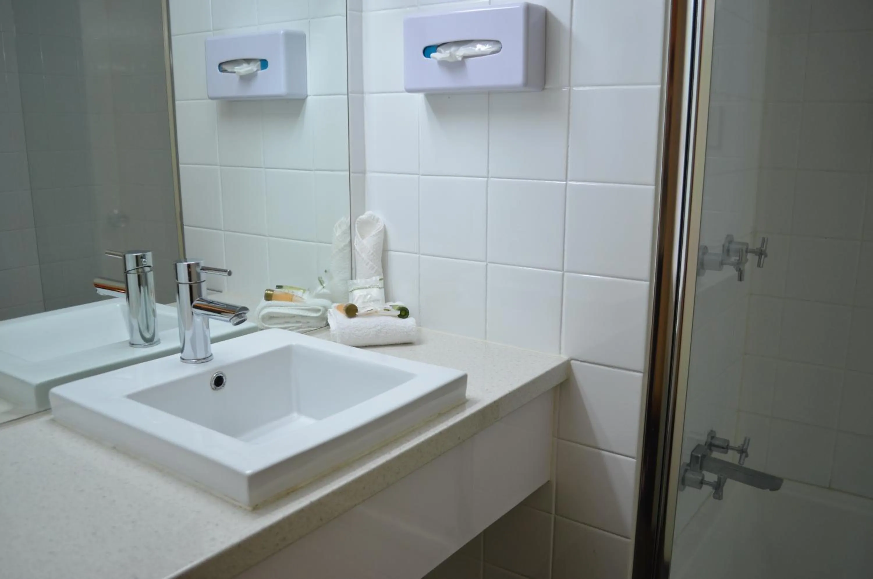 Deluxe Queen Room in Airport Motel Brisbane