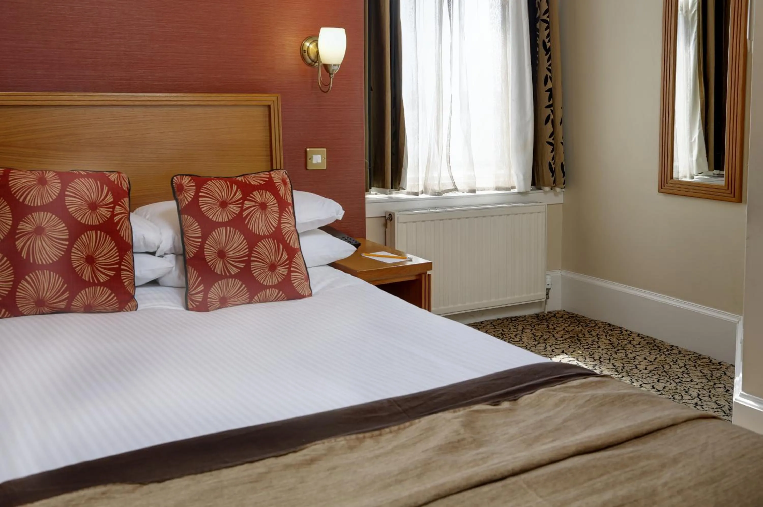 Standard King Room - Non-Smoking  in Best Western Queens Hotel