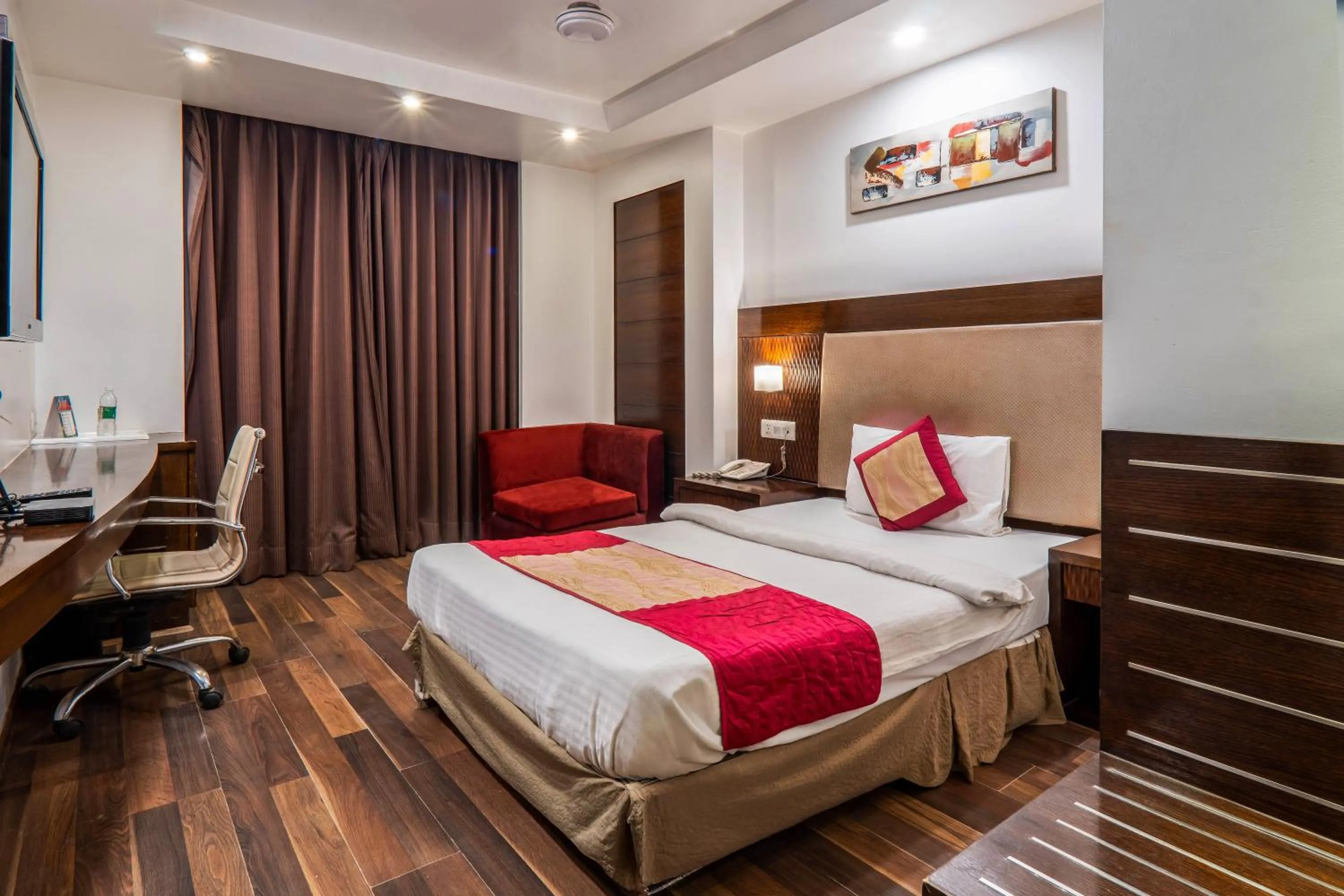 Deluxe Single Room - single occupancy in Hotel Le Roi Near New Delhi Railway Station
