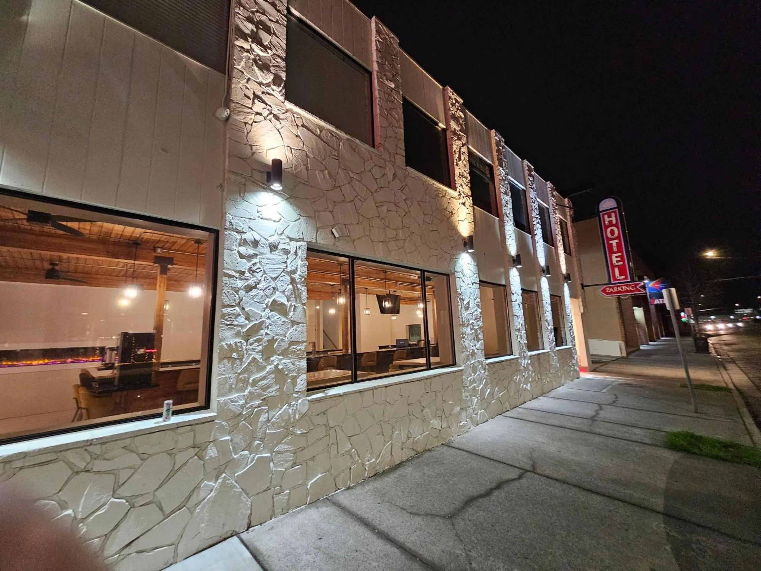 Deluxe King Room - Non-Smoking in The Hotel Pendleton, Trademark Collection by Wyndham