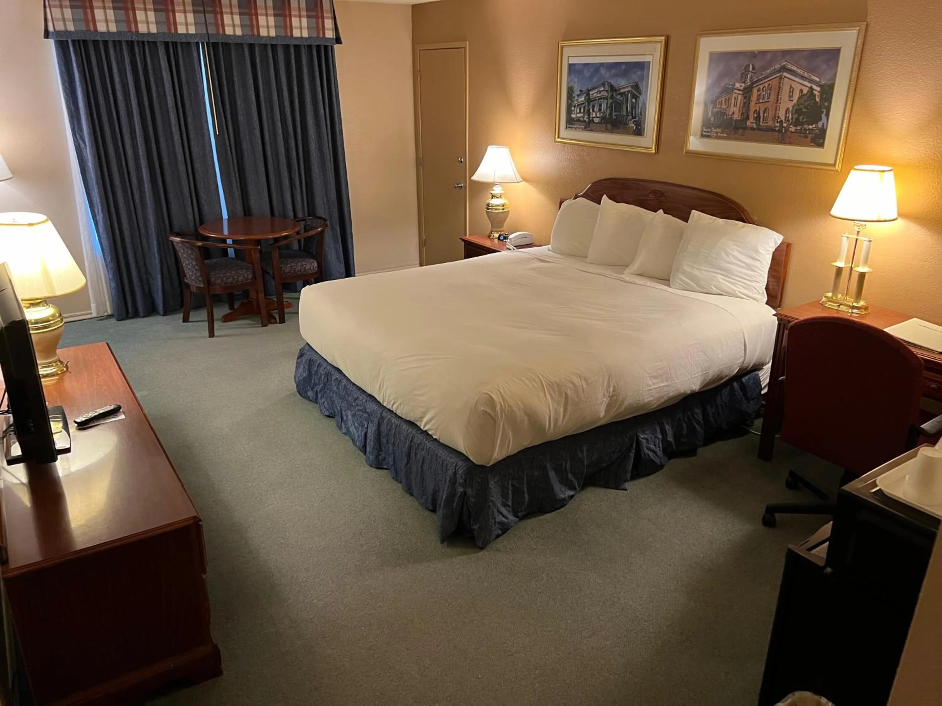 1 King Bed Non-Smoking in Hardman House