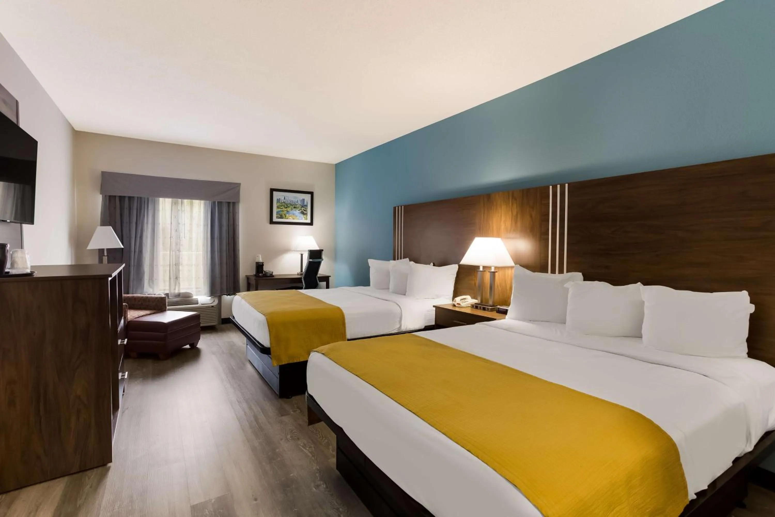 Queen Room with Two Queen Beds - Non-Smoking in Best Western Crossroads Inn