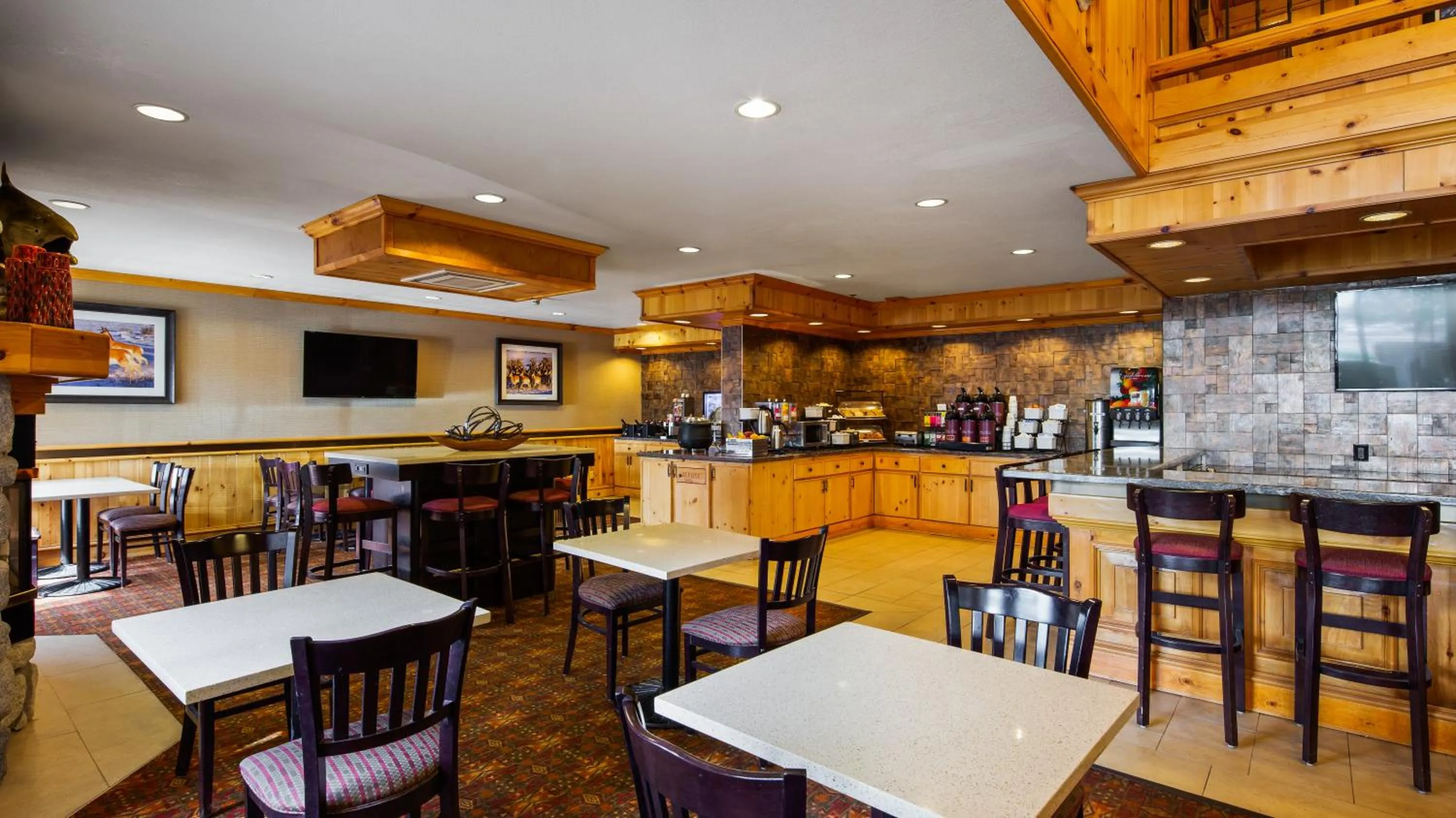 Continental breakfast in Best Western Plus Olympic Inn