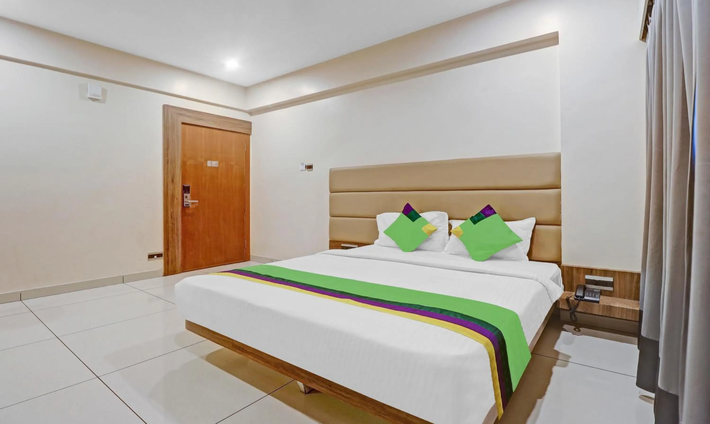 Deluxe Double Room - single occupancy in Treebo Silver Key, Marathahalli