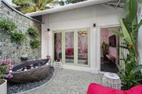 Intimate Suite - for Cool Adults Only in PinkCoco Uluwatu - Constant Surprises & for Cool Adults Only