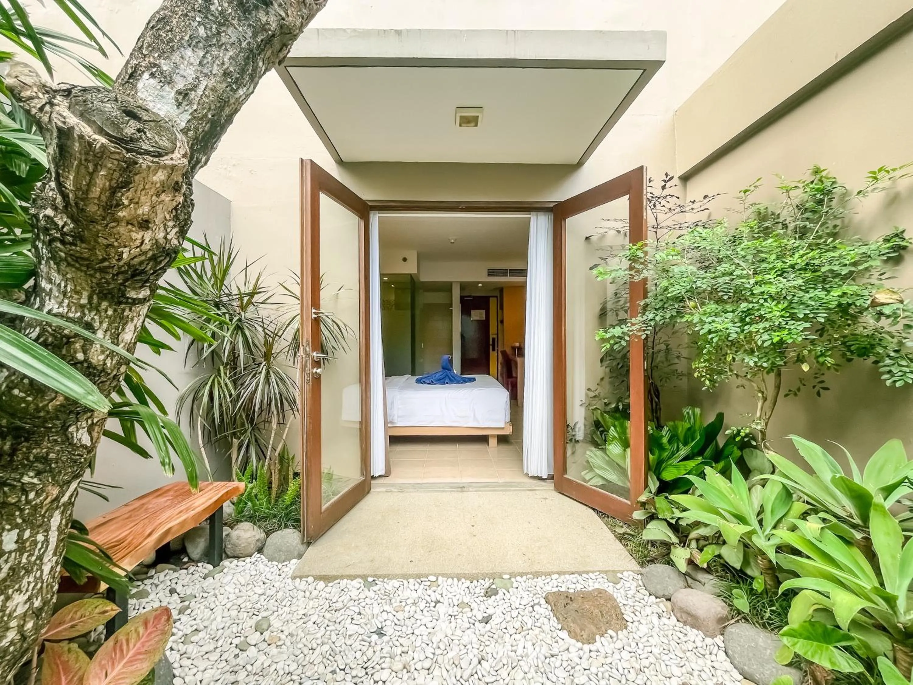 Deluxe Garden View with Free Rice Bowl in Kuta Beach Hotel