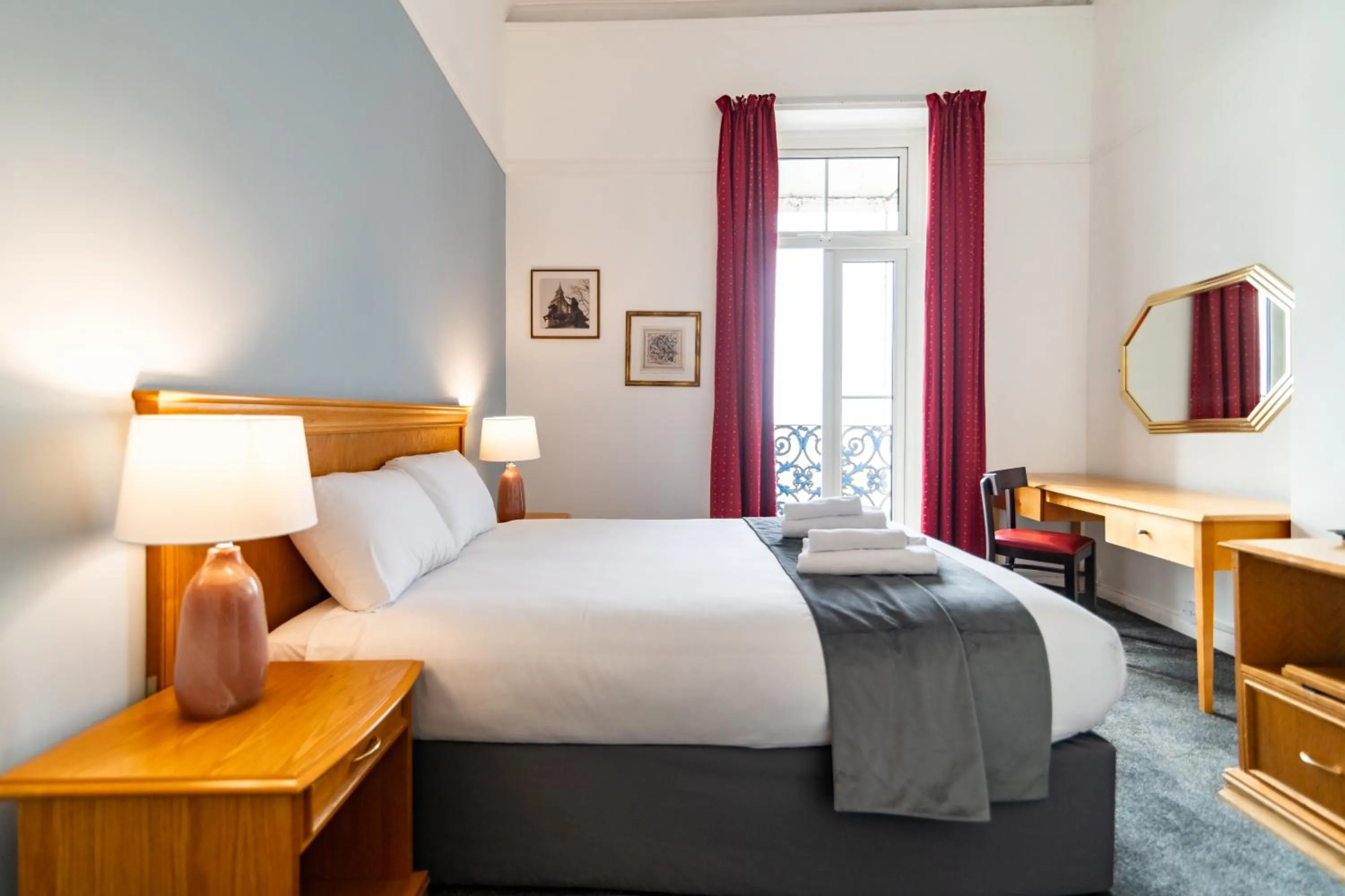 Standard Double Room with View and Balcony in The Southcliff Hotel