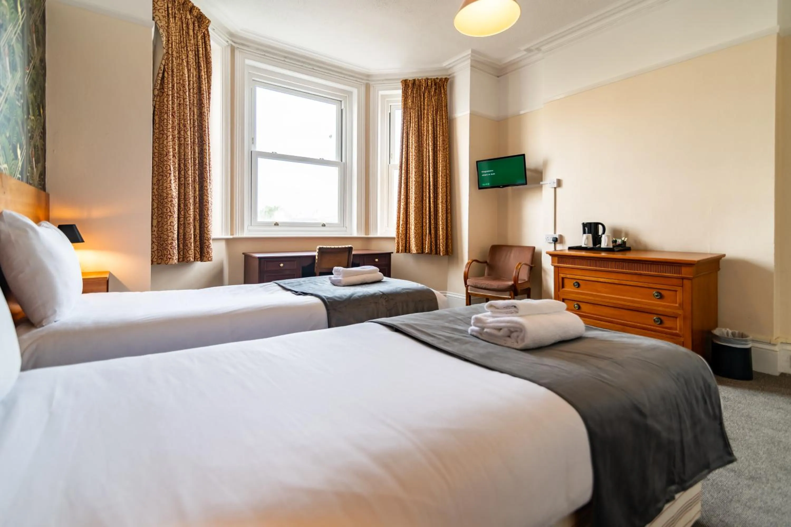 Standard Twin Room in The Southcliff Hotel