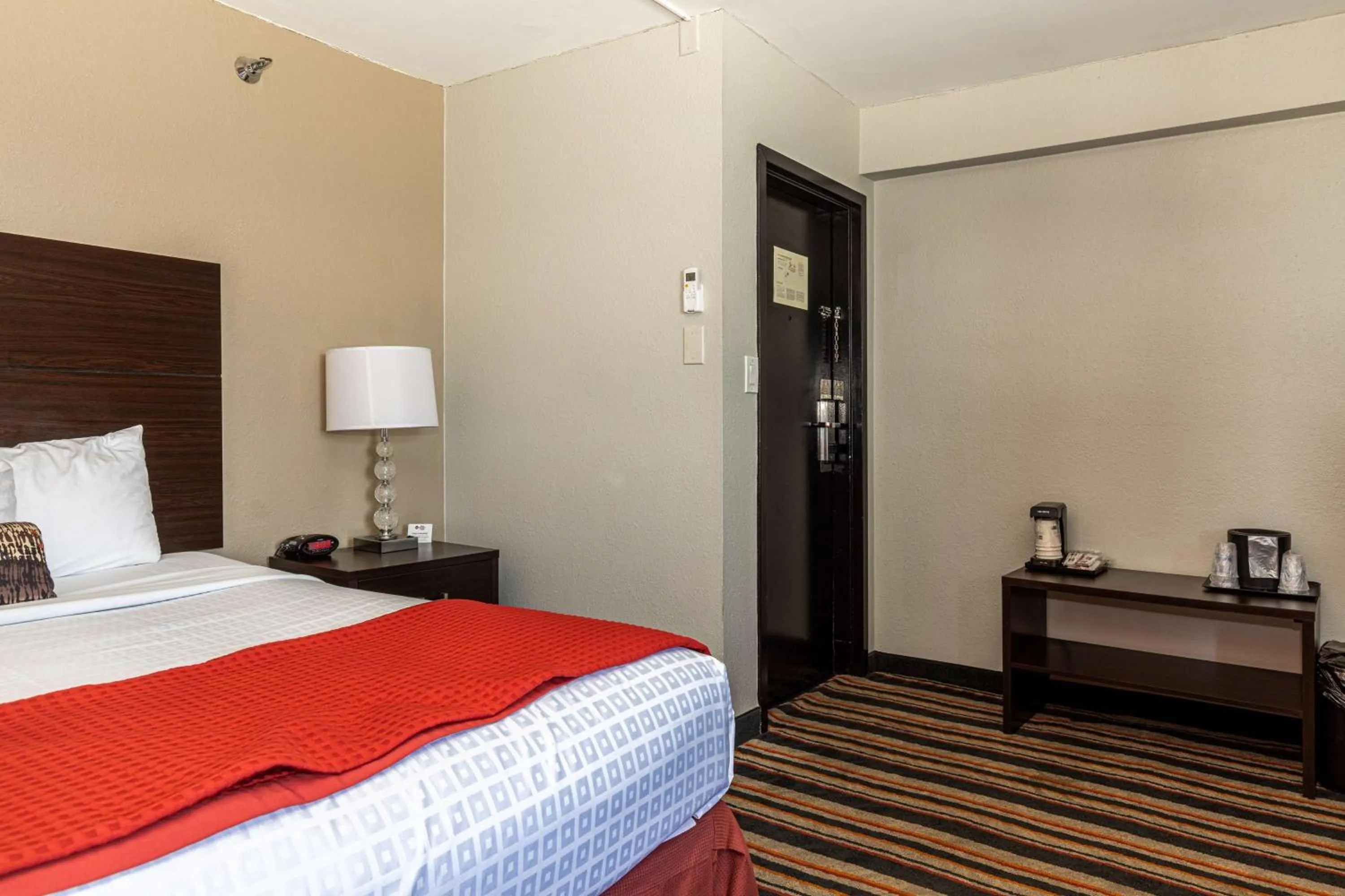 King Room - Non-Smoking in Sandcastle Resort