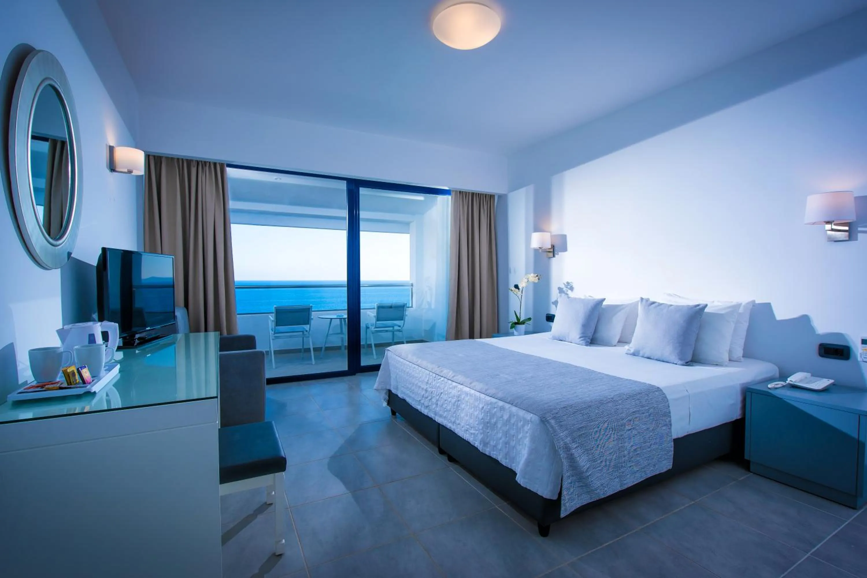 Superior Double Room with Sea View in Peninsula Resort & Spa