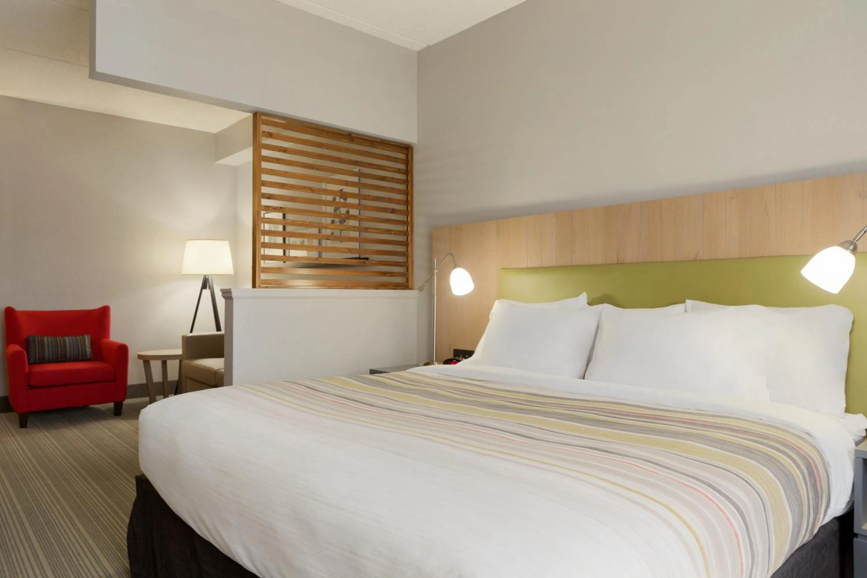 King Suite in Country Inn & Suites by Radisson, Jackson, TN