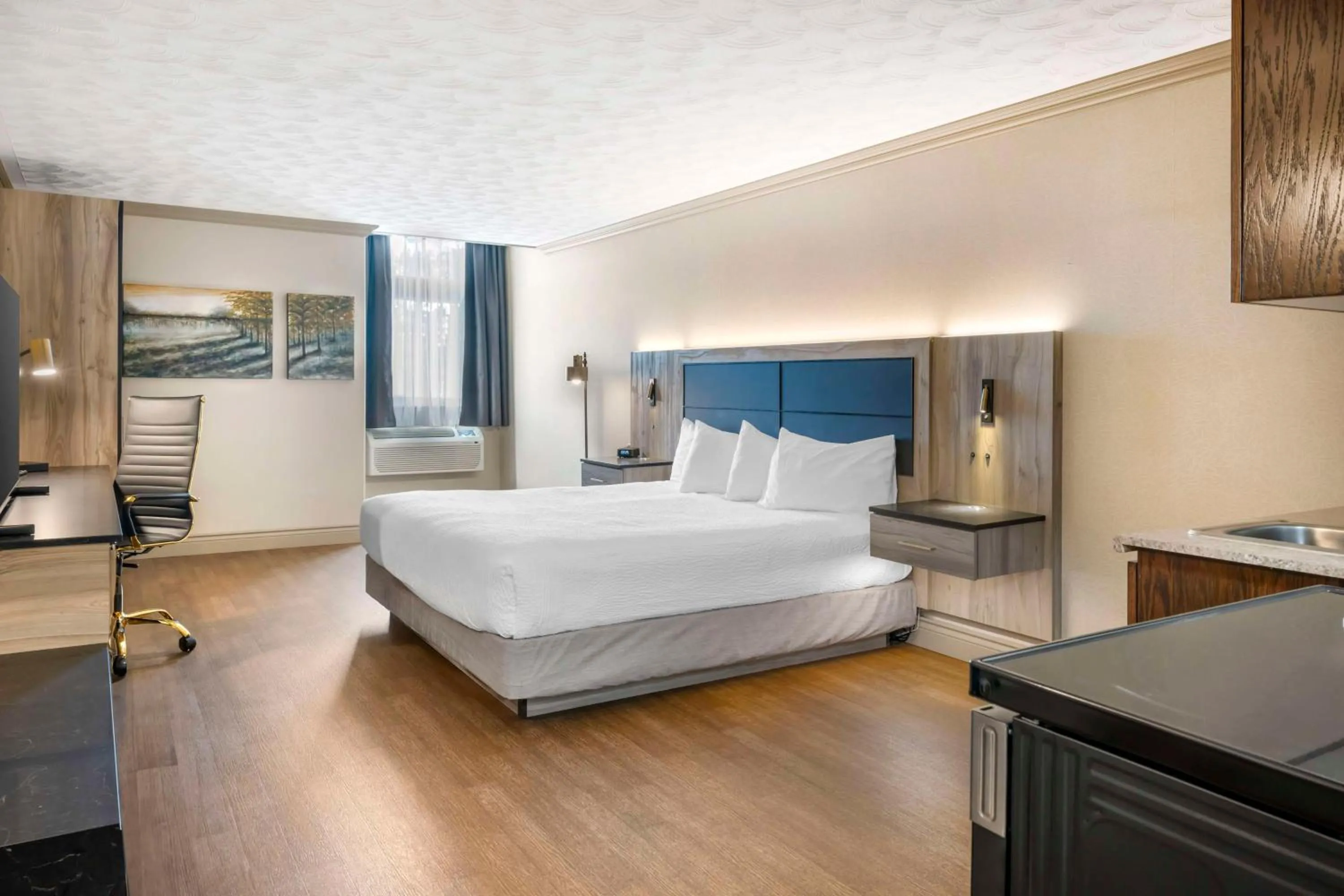 Executive King Room with Walk-In Shower in Best Western Plus Edmundston