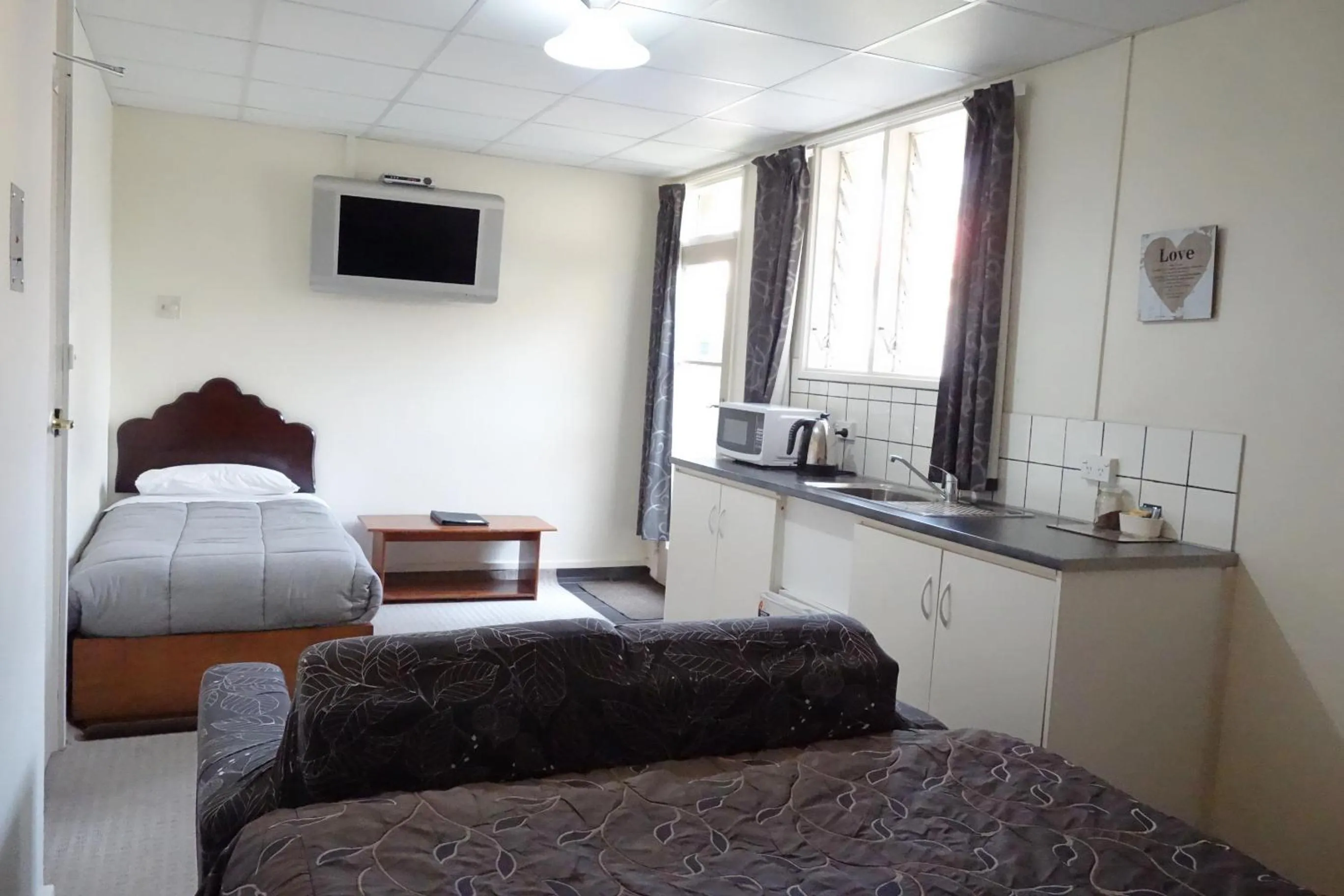 Budget Double Room in Manor Views NZ