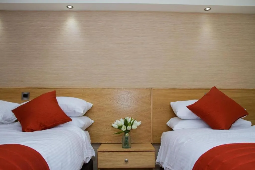 Standard Twin Room in Hill Park Hotel