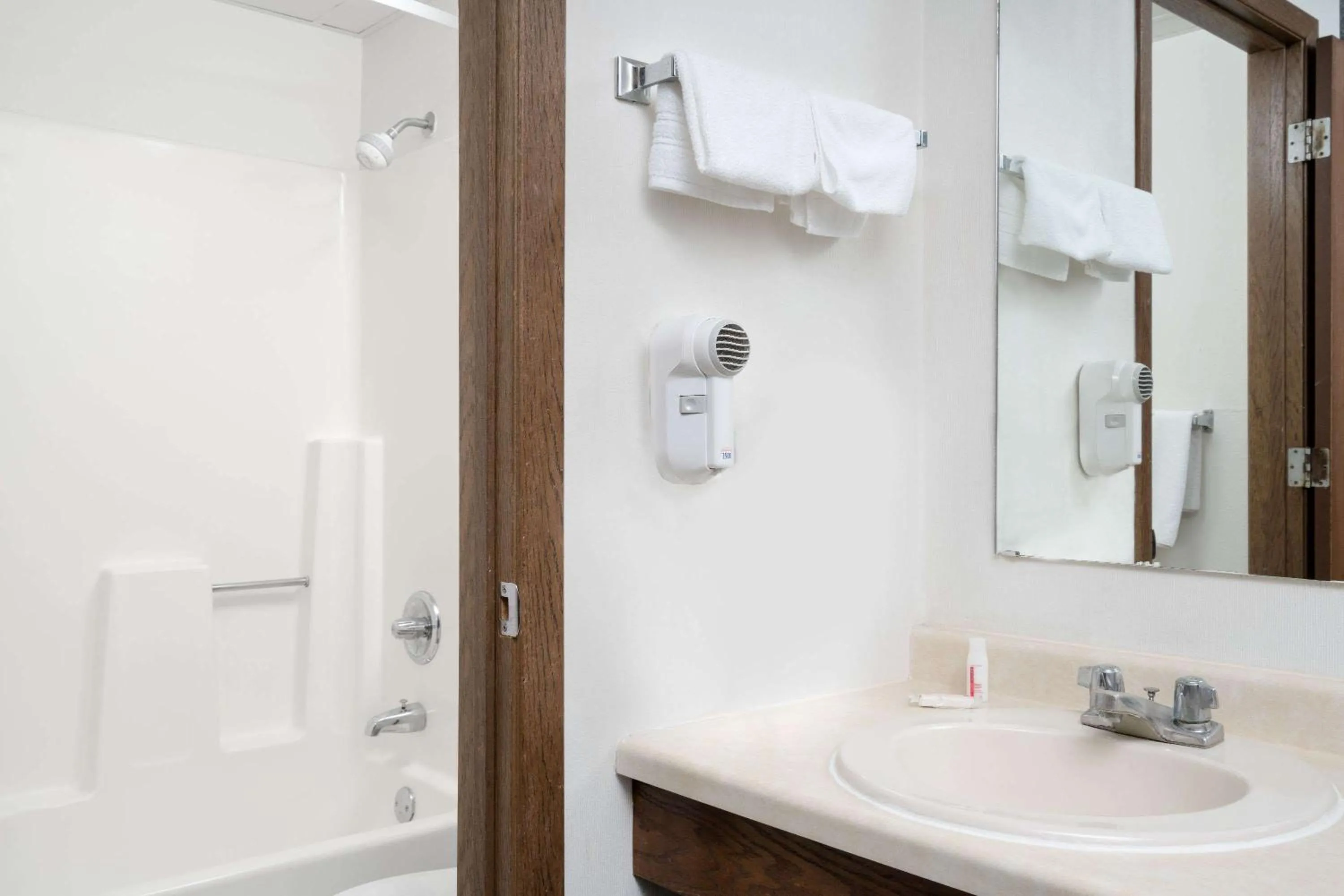 King Studio Suite - Non-Smoking in Days Inn by Wyndham St Cloud