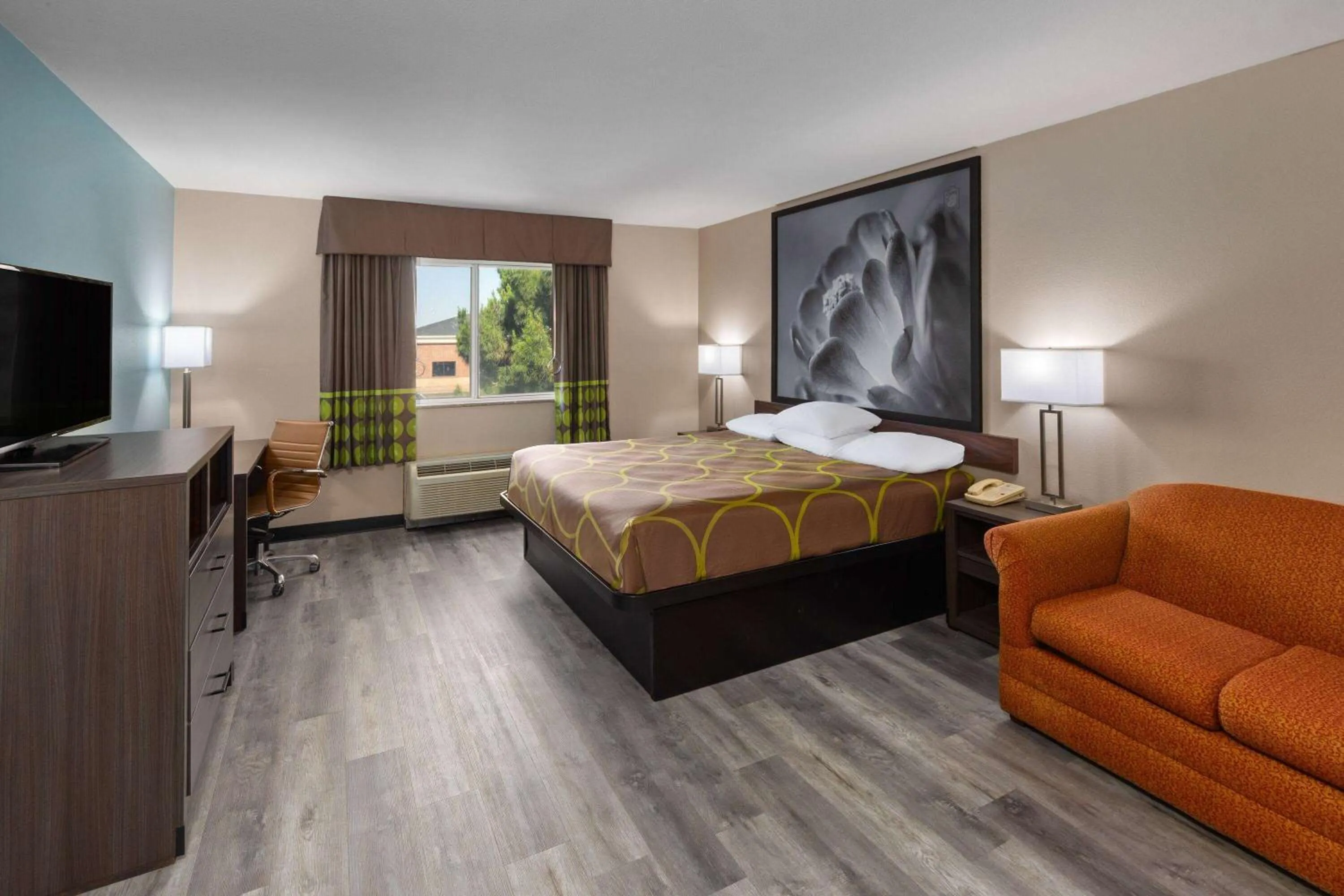 Deluxe King Room with Roll-In Shower - Mobility/Hearing Accessible - Non-Smoking in Super 8 by Wyndham Lubbock West