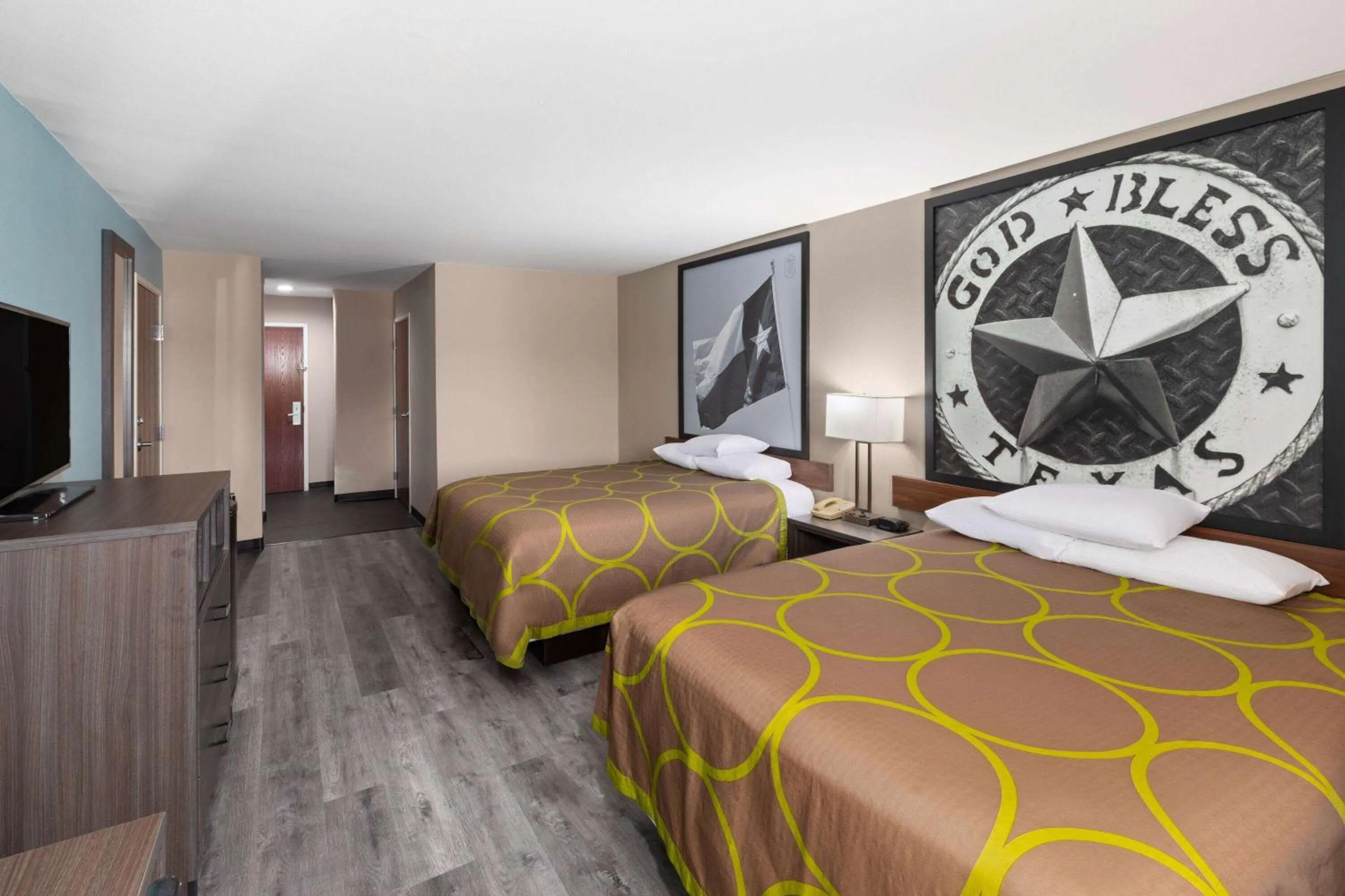 Queen Room with Two Queen Beds, Mobility Access and Bathtub with Grab Bars - Non- Smoking in Super 8 by Wyndham Lubbock West