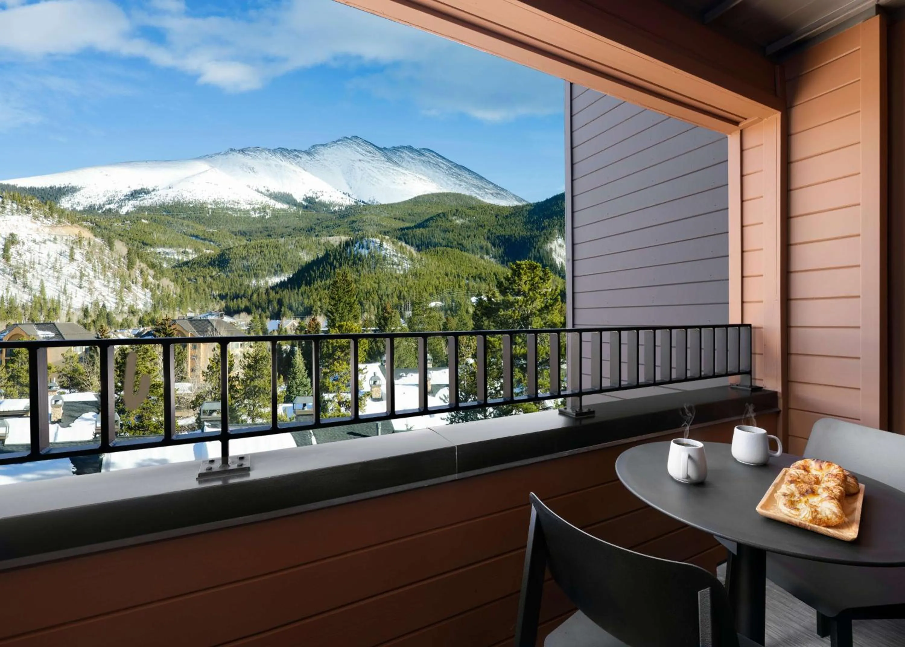 Deluxe King Room with Roll-In Shower - Mobility Access in Hotel Alpenrock Breckenridge, Curio Collection by Hilton