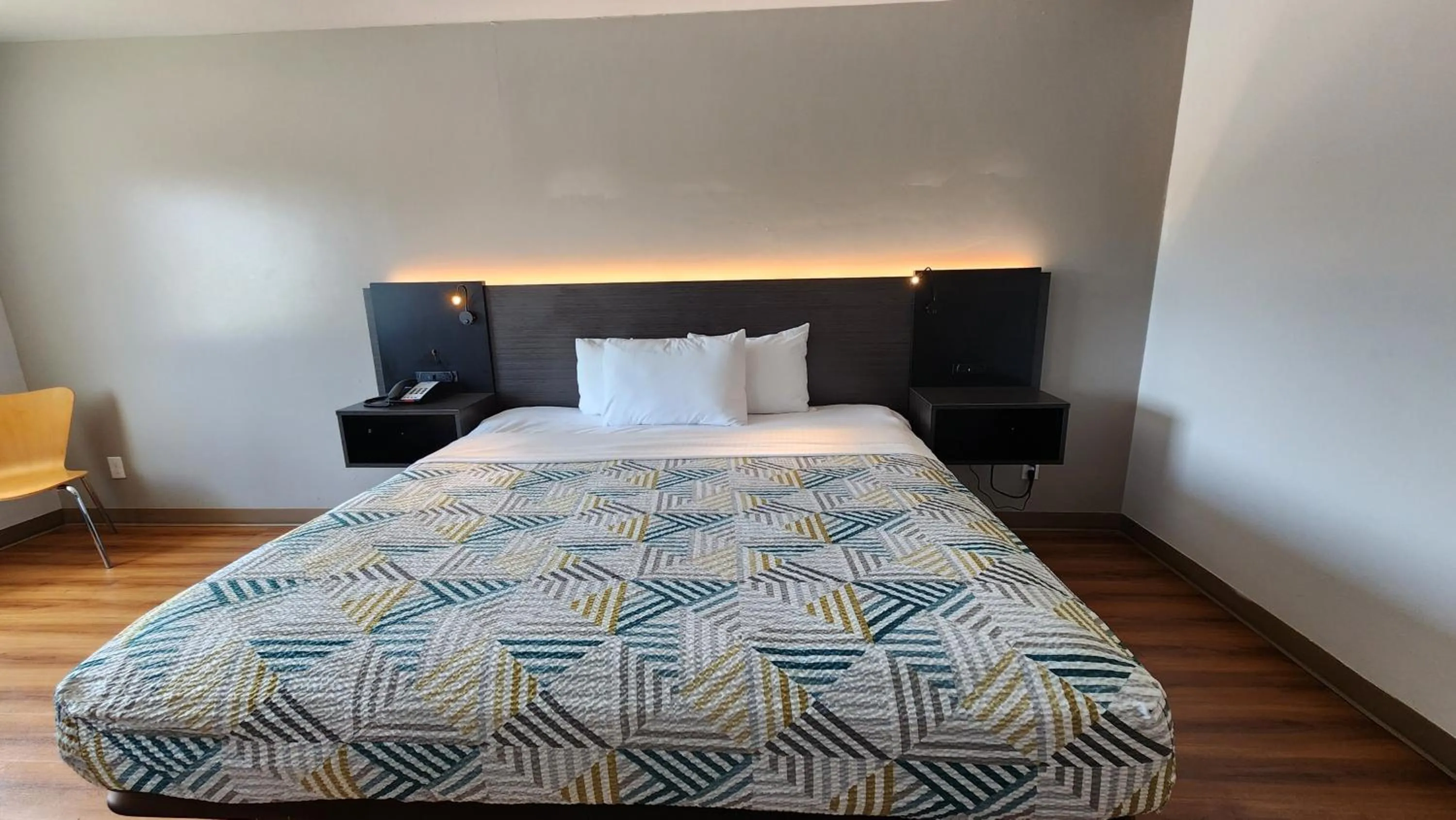 King Room - Disability Access - Smoking in Motel 6-Ennis, TX