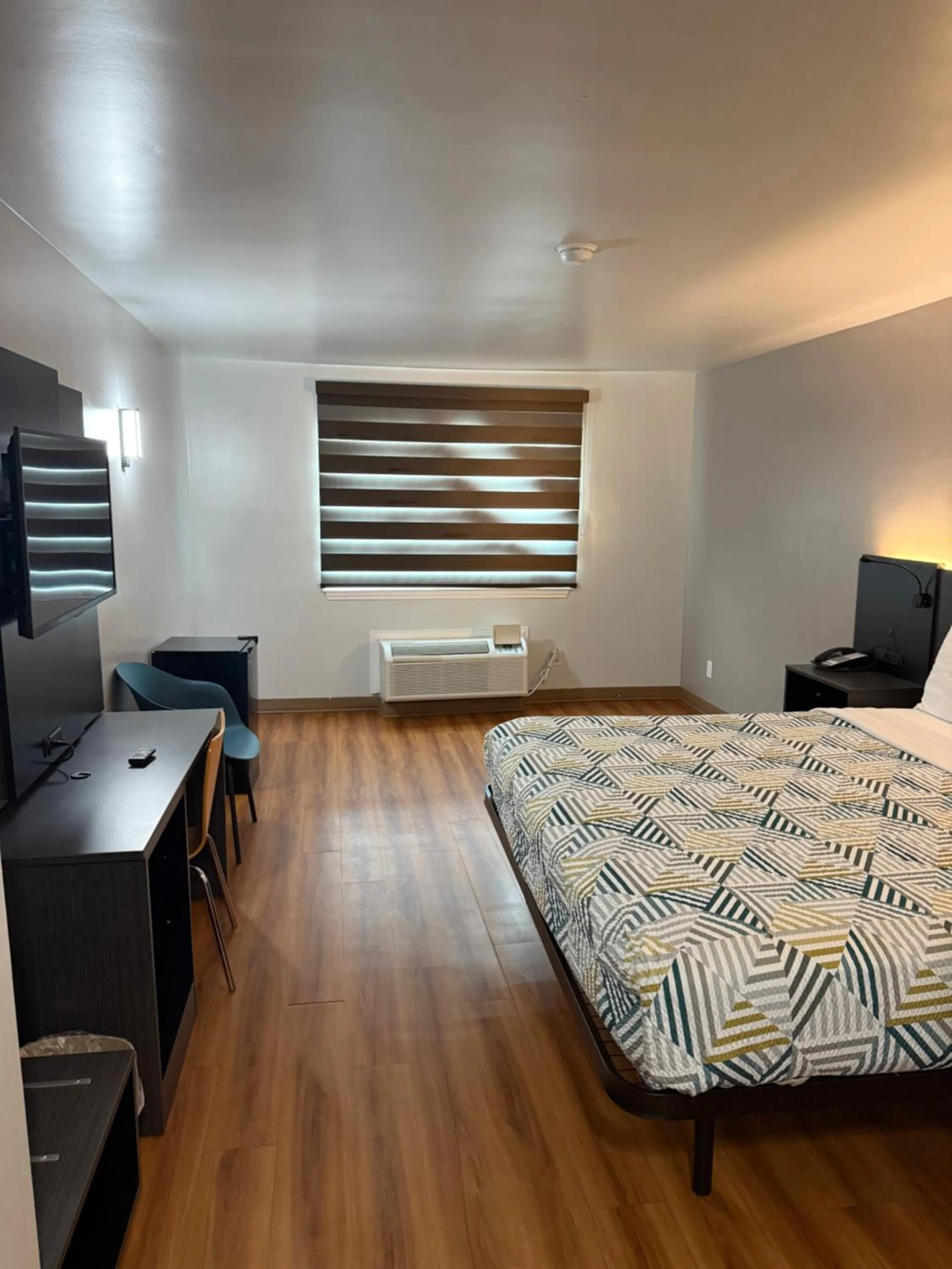 King Room - Non-Smoking in Motel 6-Ennis, TX