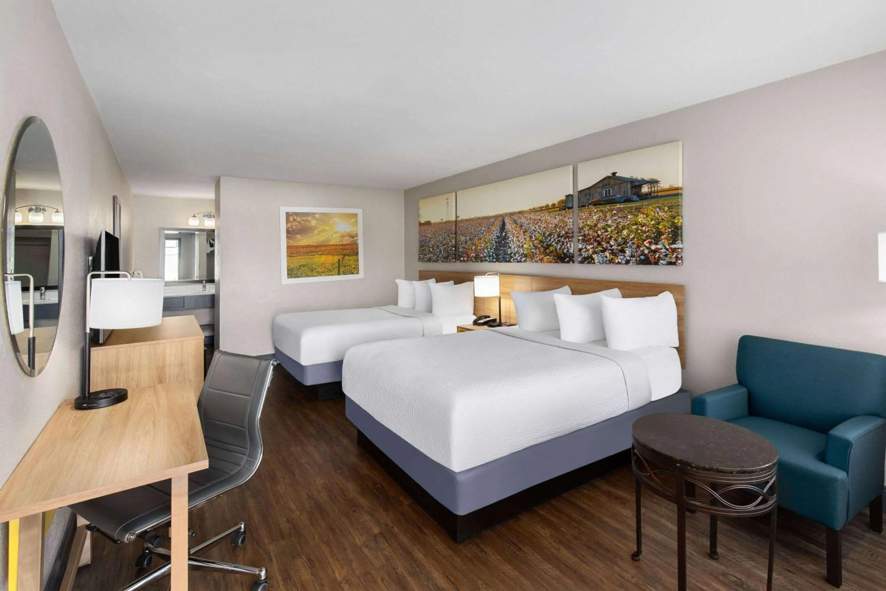 Queen Room with Two Queen Beds - Non-Smoking in Days Inn by Wyndham Carlisle