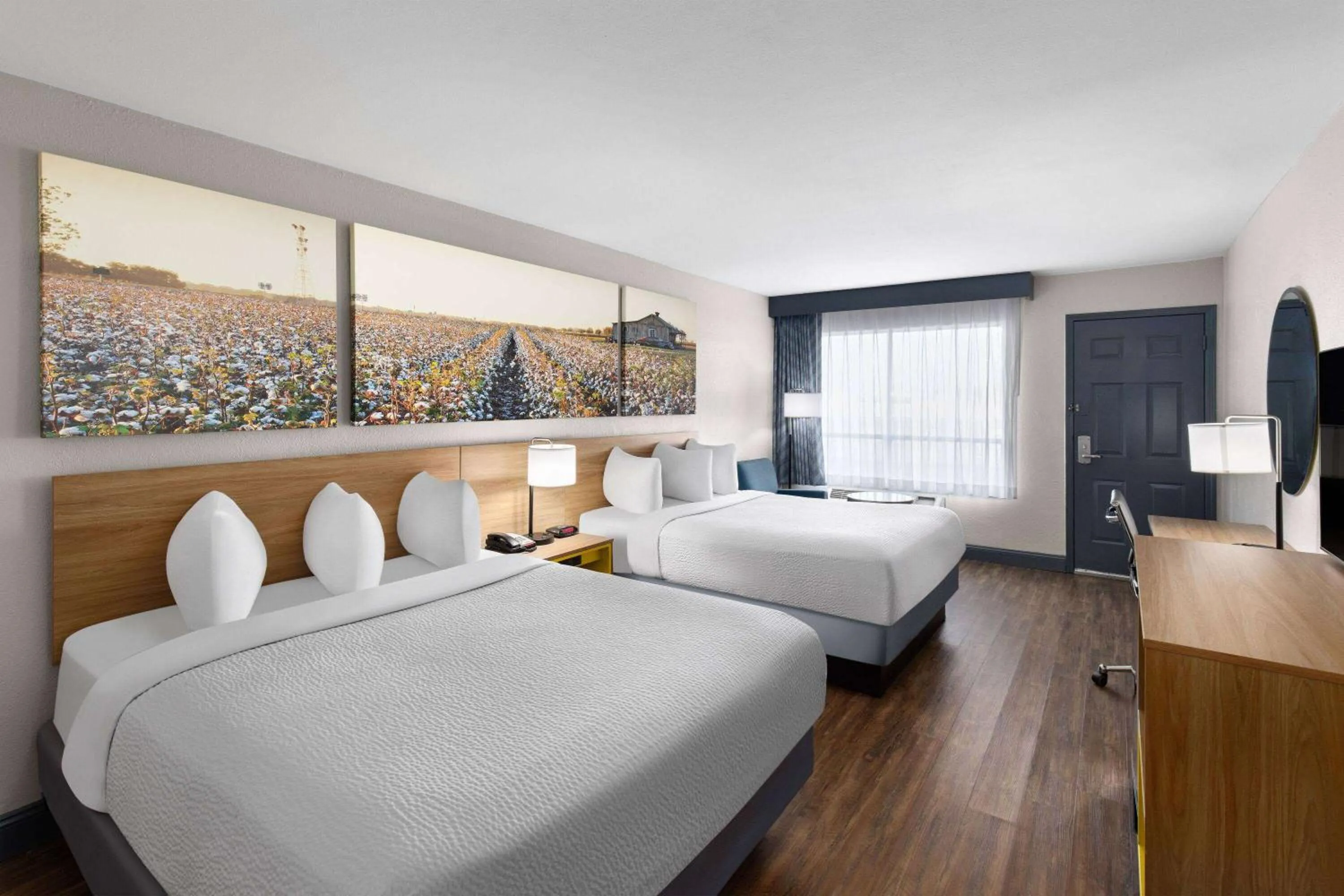 Queen Room with Two Queen Beds - Smoking in Days Inn by Wyndham Carlisle