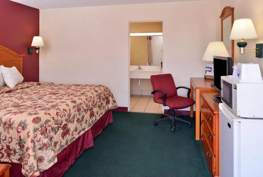 King Room - Non-Smoking in Americas Best Value Inn Lubbock East