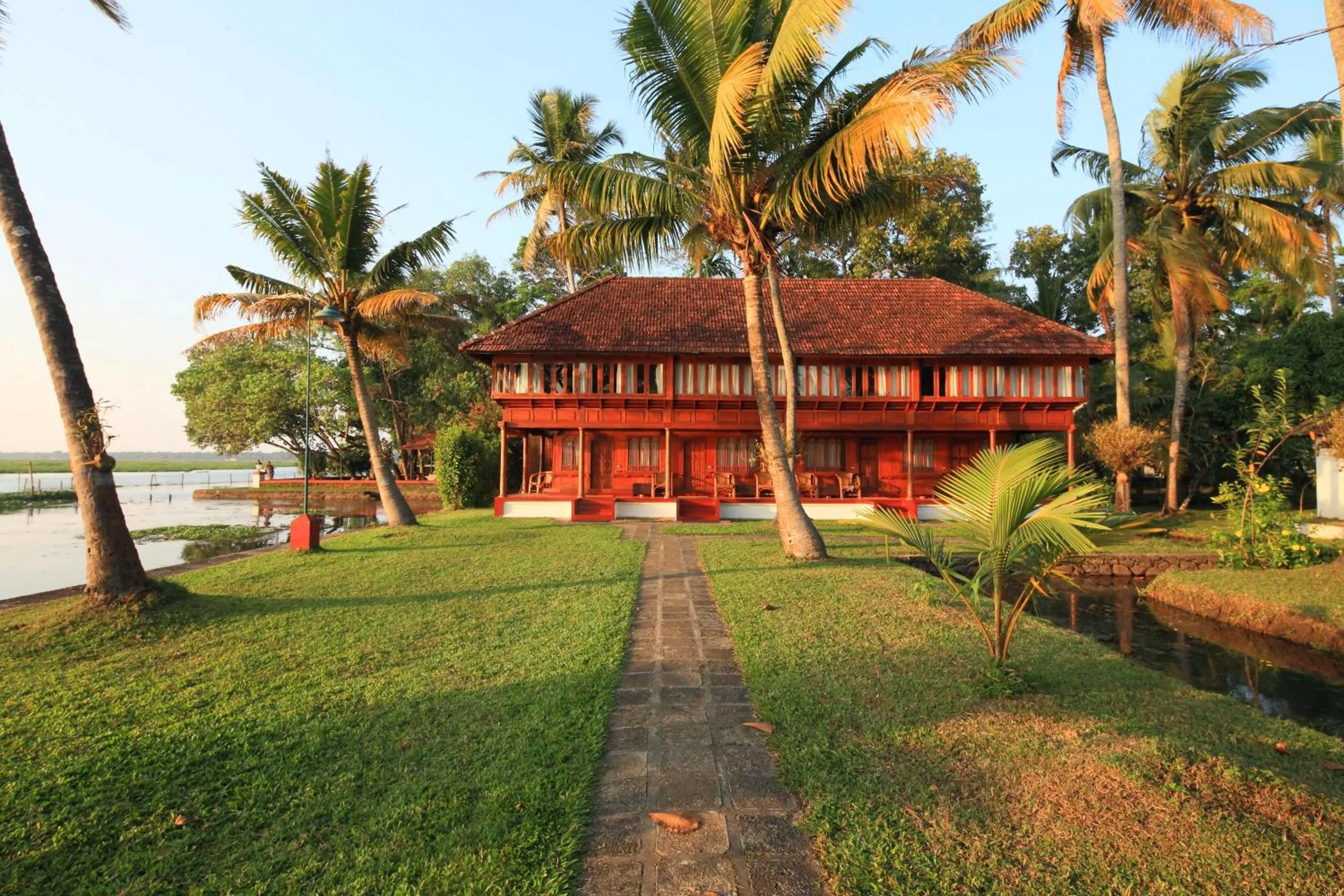 Heritage Mansion - Complimentary one-hour Sunset cruise (subject to weather conditions) in Coconut Lagoon Kumarakom - A CGH Earth Experience