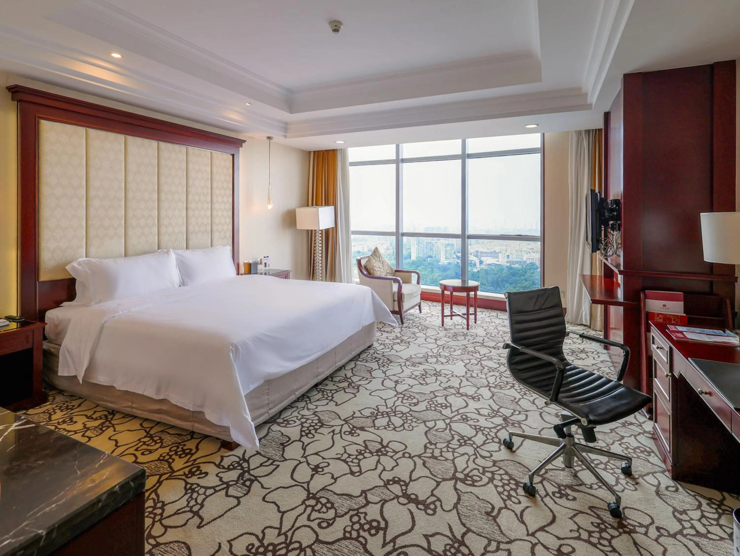 Garden View King Bed Room in Soluxe Hotel Guangzhou