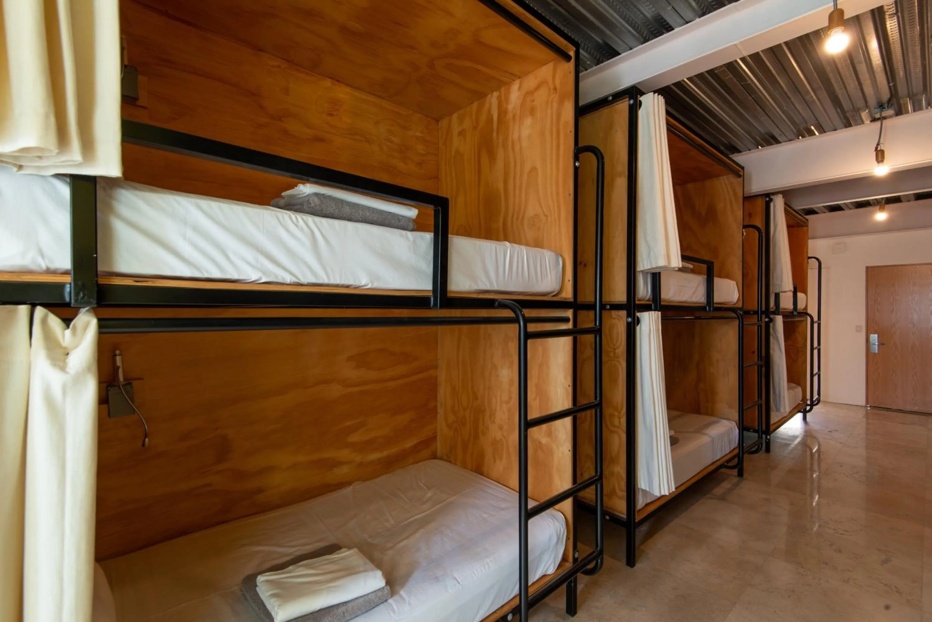 Bed in 8-Bed Mixed Dormitory Room in Mayan Monkey Los Cabos - Social Hotel