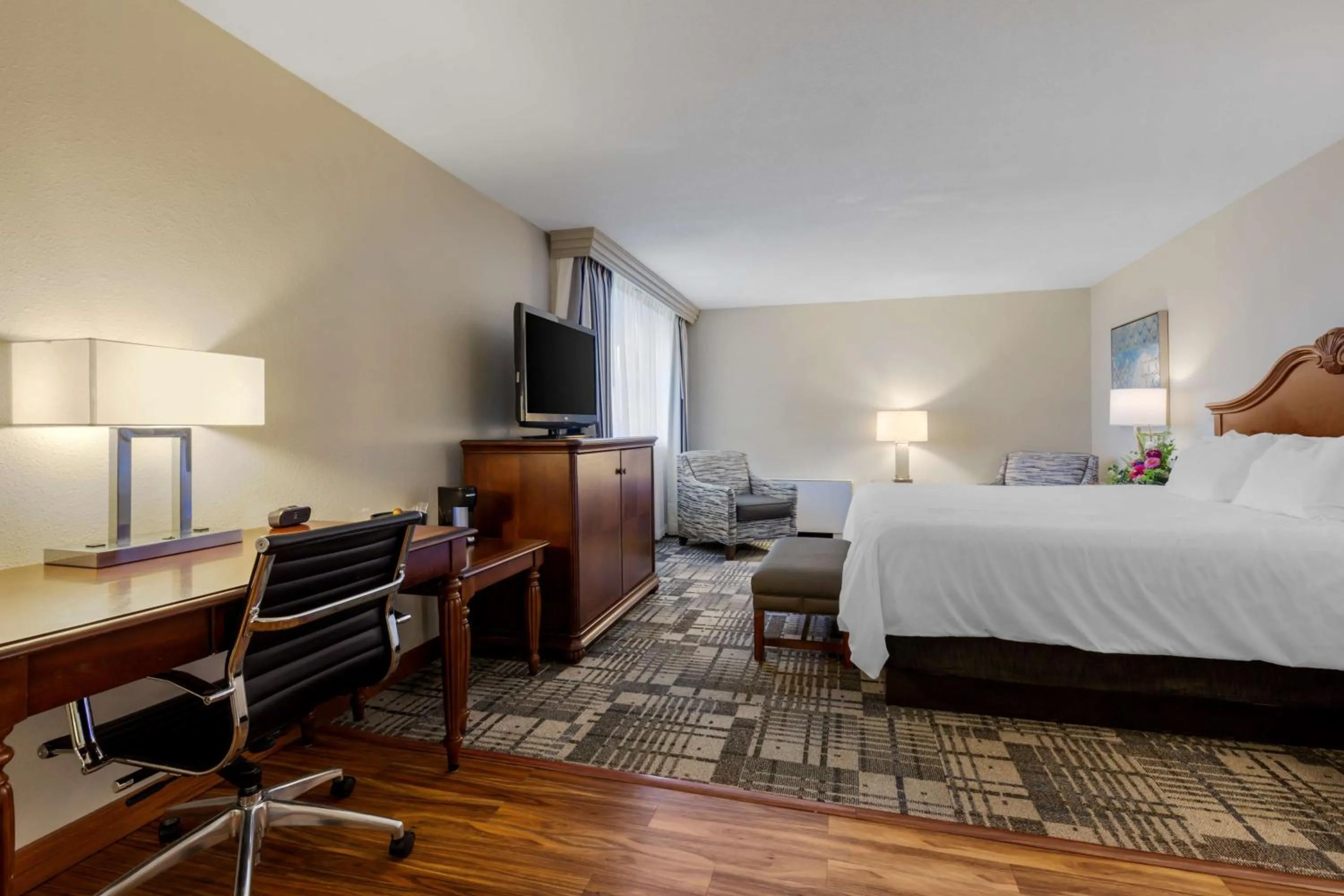 King Suite with Spa Bath in Best Western Plus Dubuque Hotel and Conference Center
