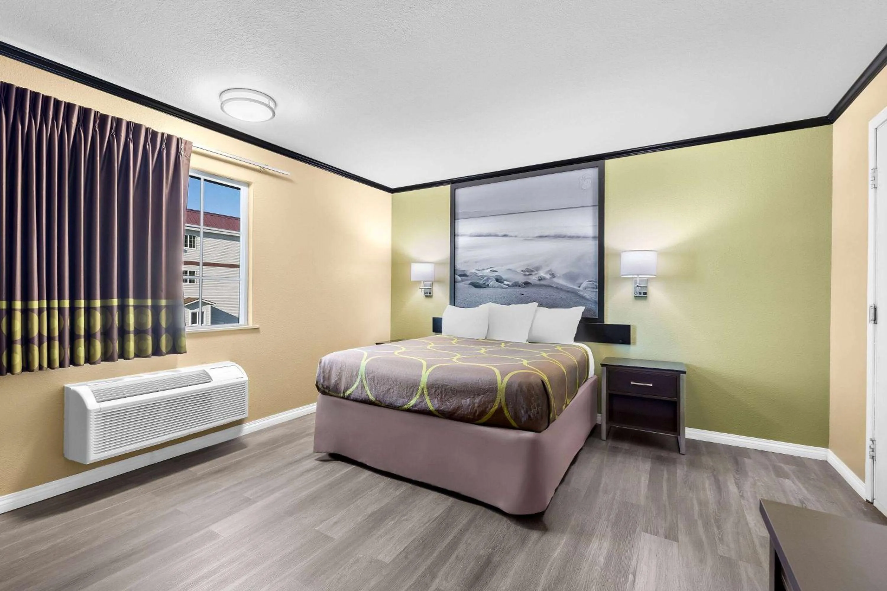 Queen Room - Non-Smoking in Super 8 by Wyndham Crescent City