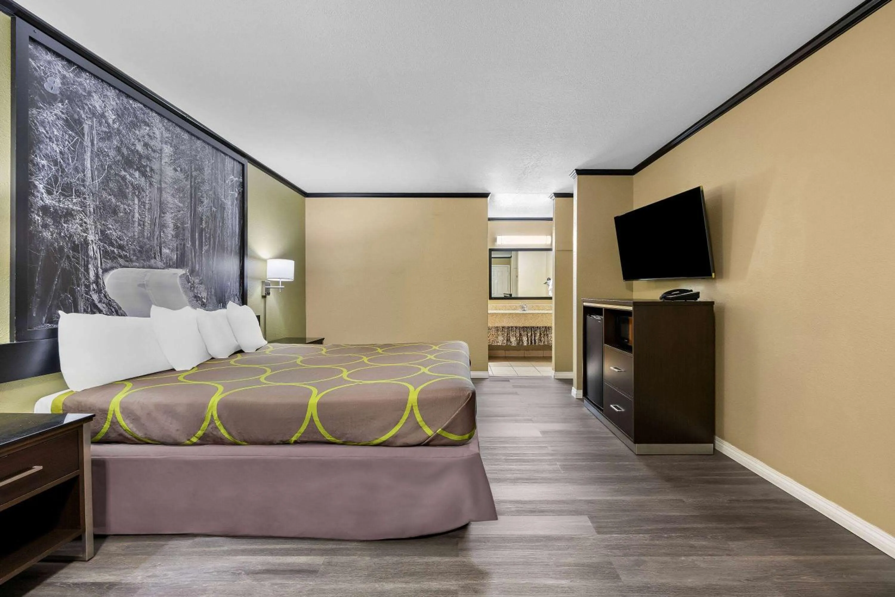 King Room - Non-Smoking in Super 8 by Wyndham Crescent City