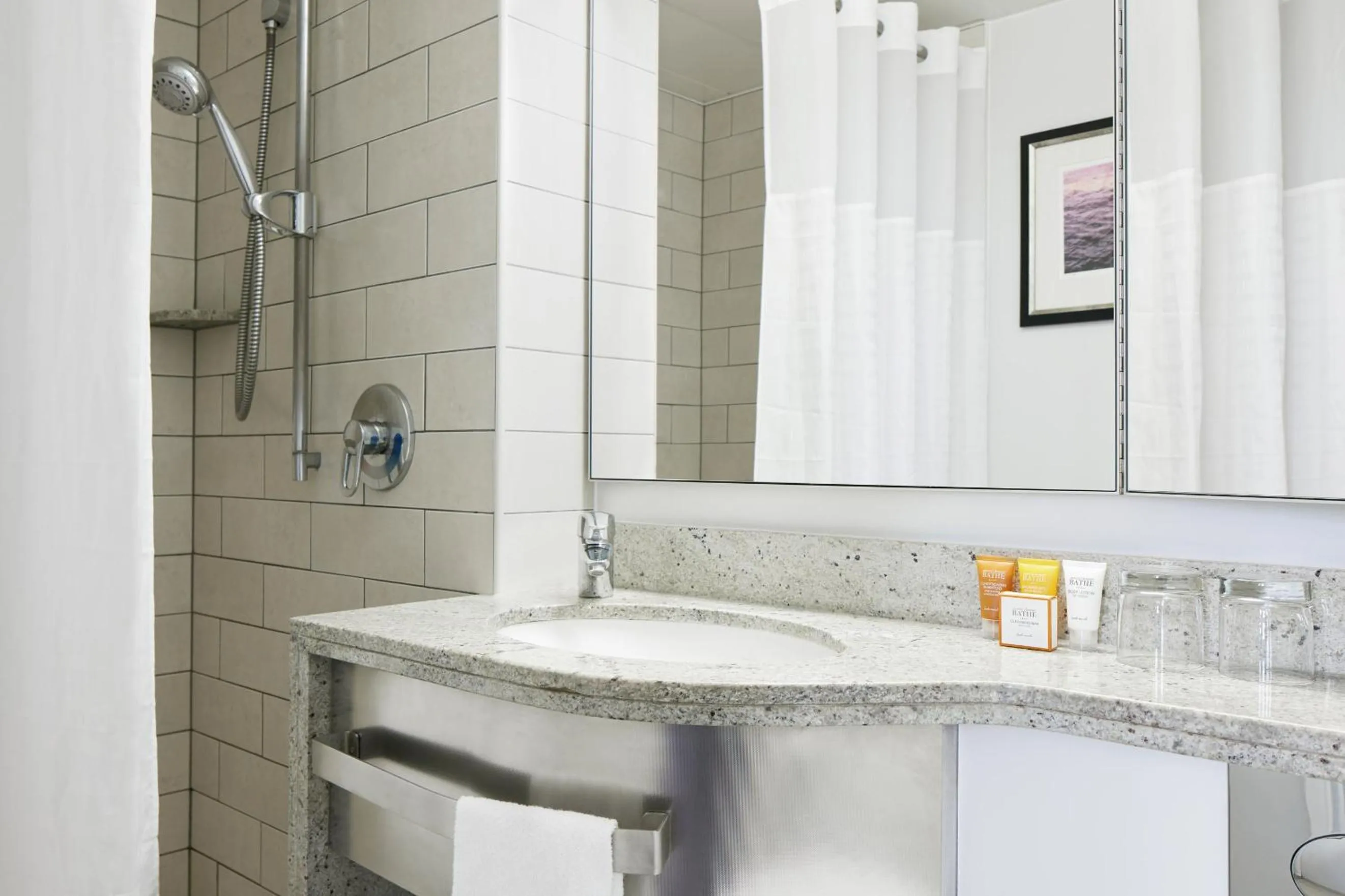 Standard Queen Room in The Grand at Trafalgar Square