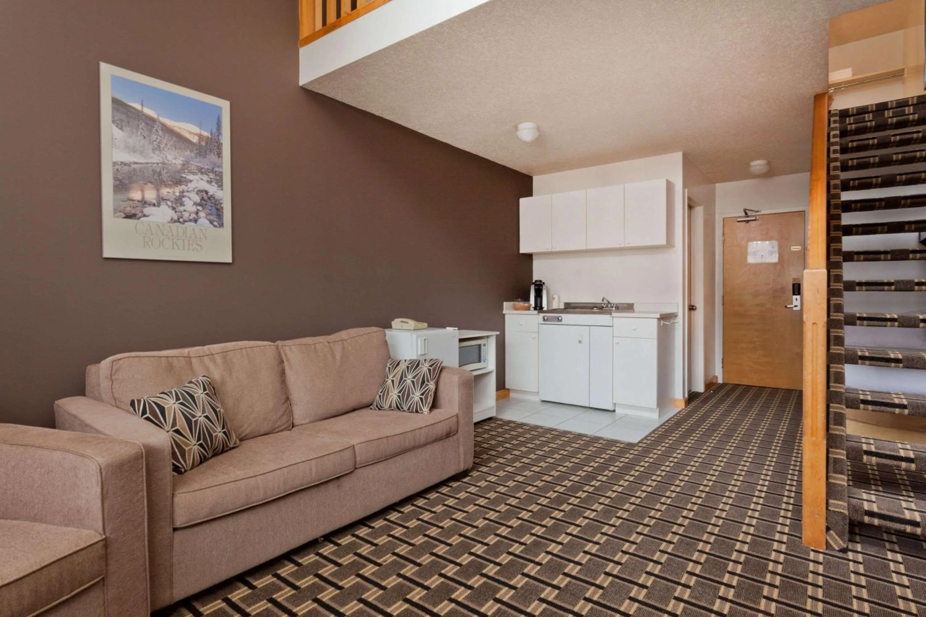 Queen Suite with Three Queen Beds - Non-Smoking in Super 8 by Wyndham Valemount