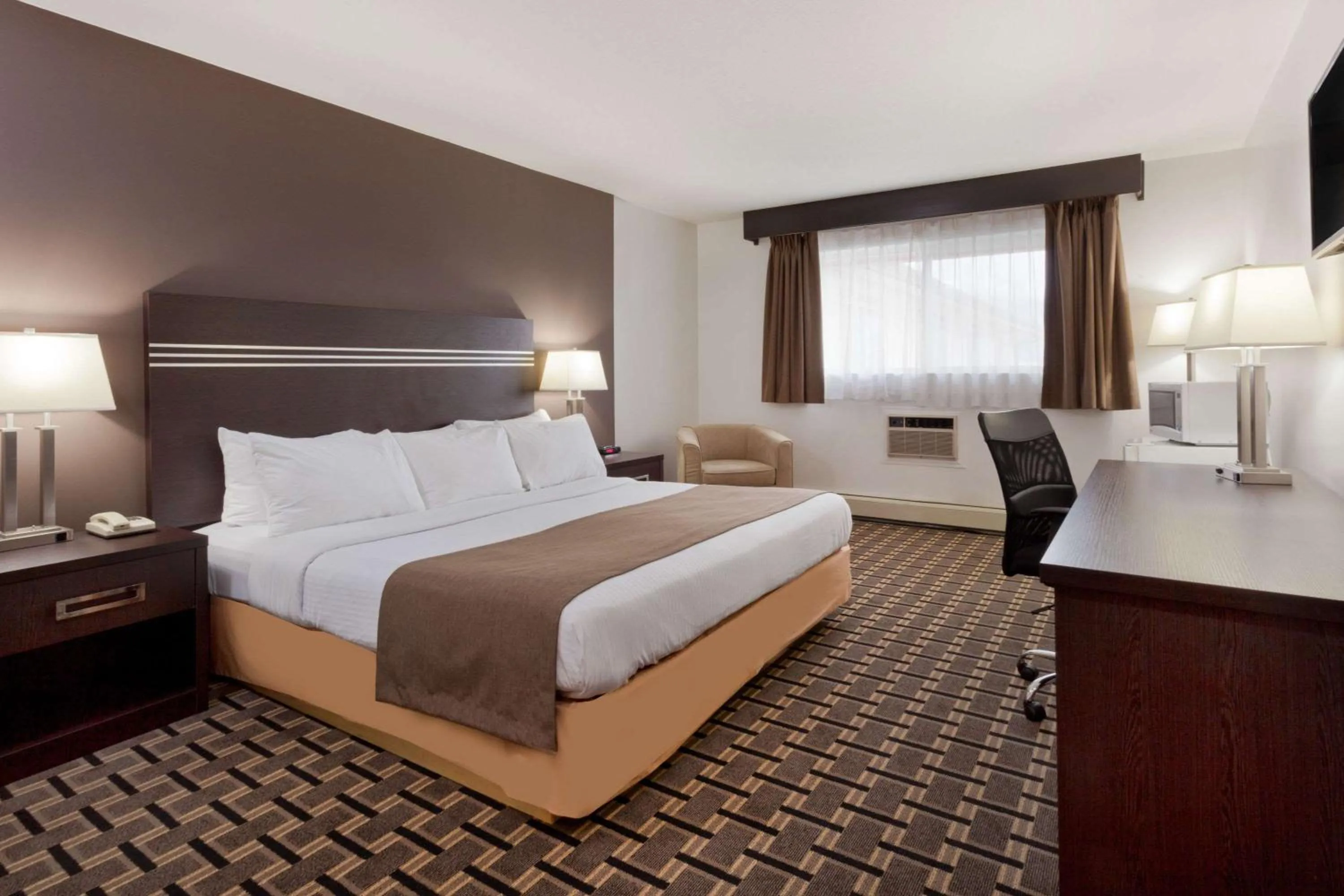 King Room - Non-Smoking in Super 8 by Wyndham Valemount