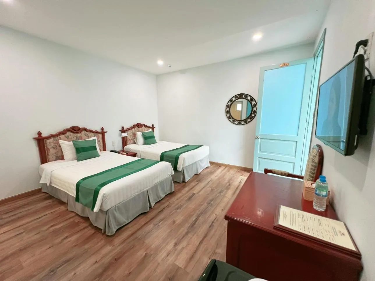 Standard Twin Room No Window in Riverside Hotel Saigon