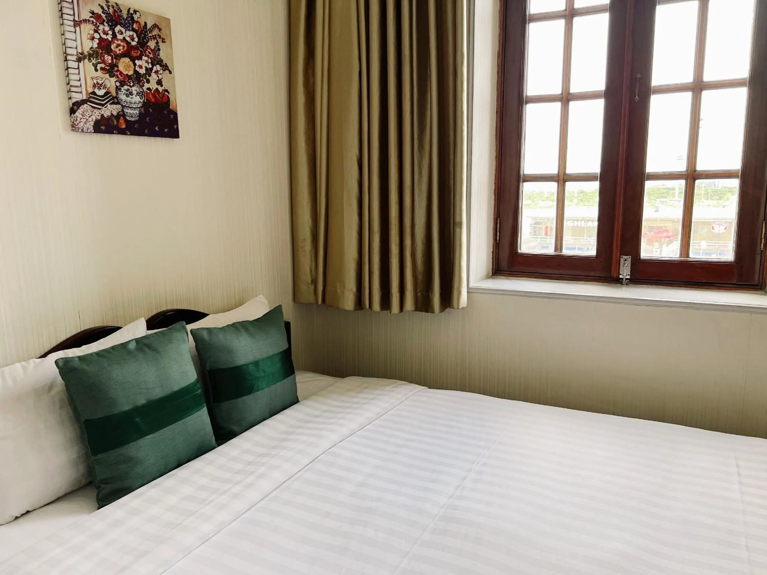 Deluxe Double or Twin Room with River View in Riverside Hotel Saigon