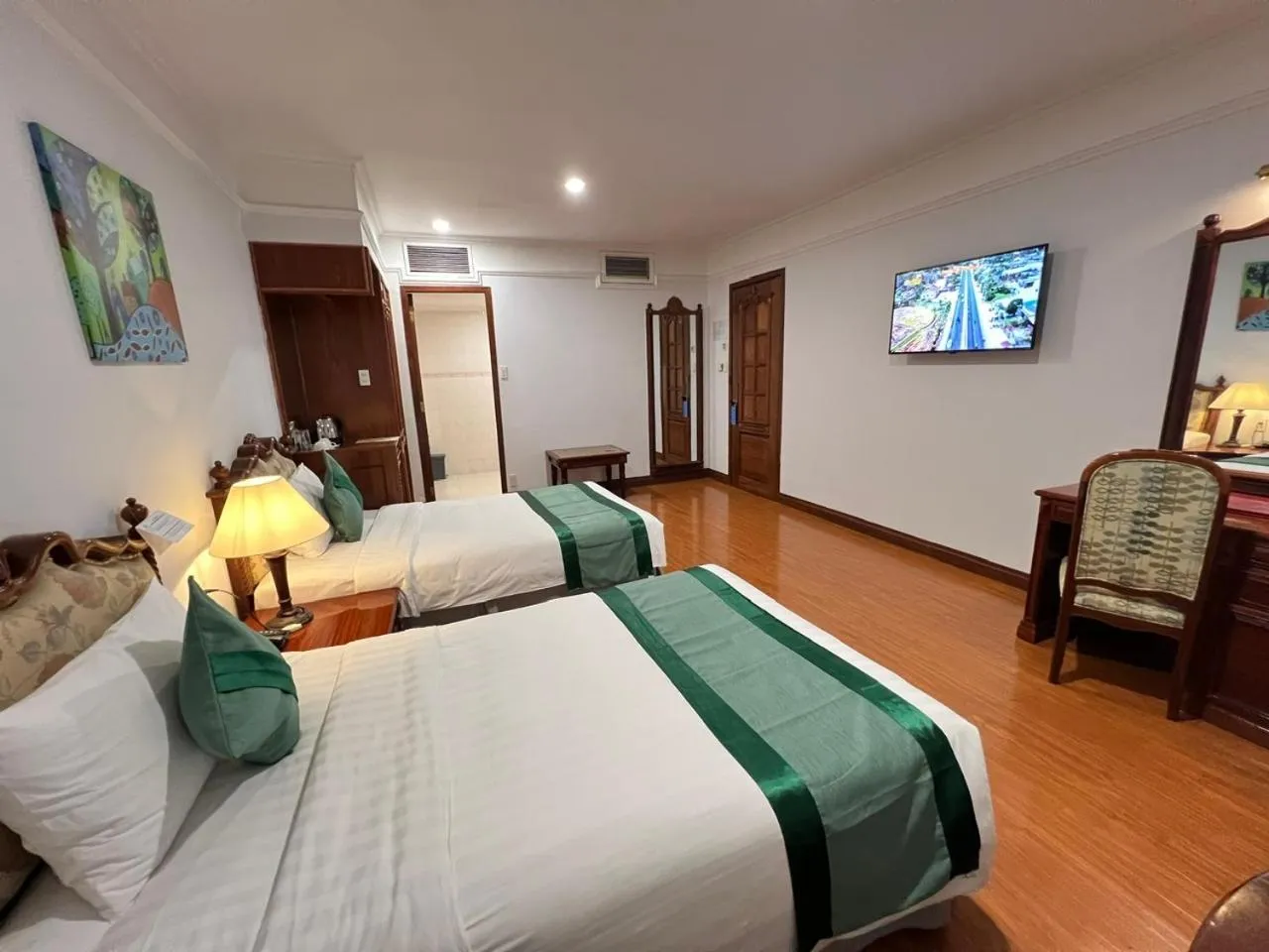 Superior Twin Room No Window in Riverside Hotel Saigon